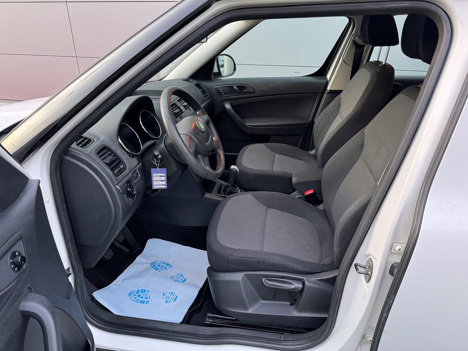SKODA Yeti 1.8 TSI Ambition 4x4-image-8