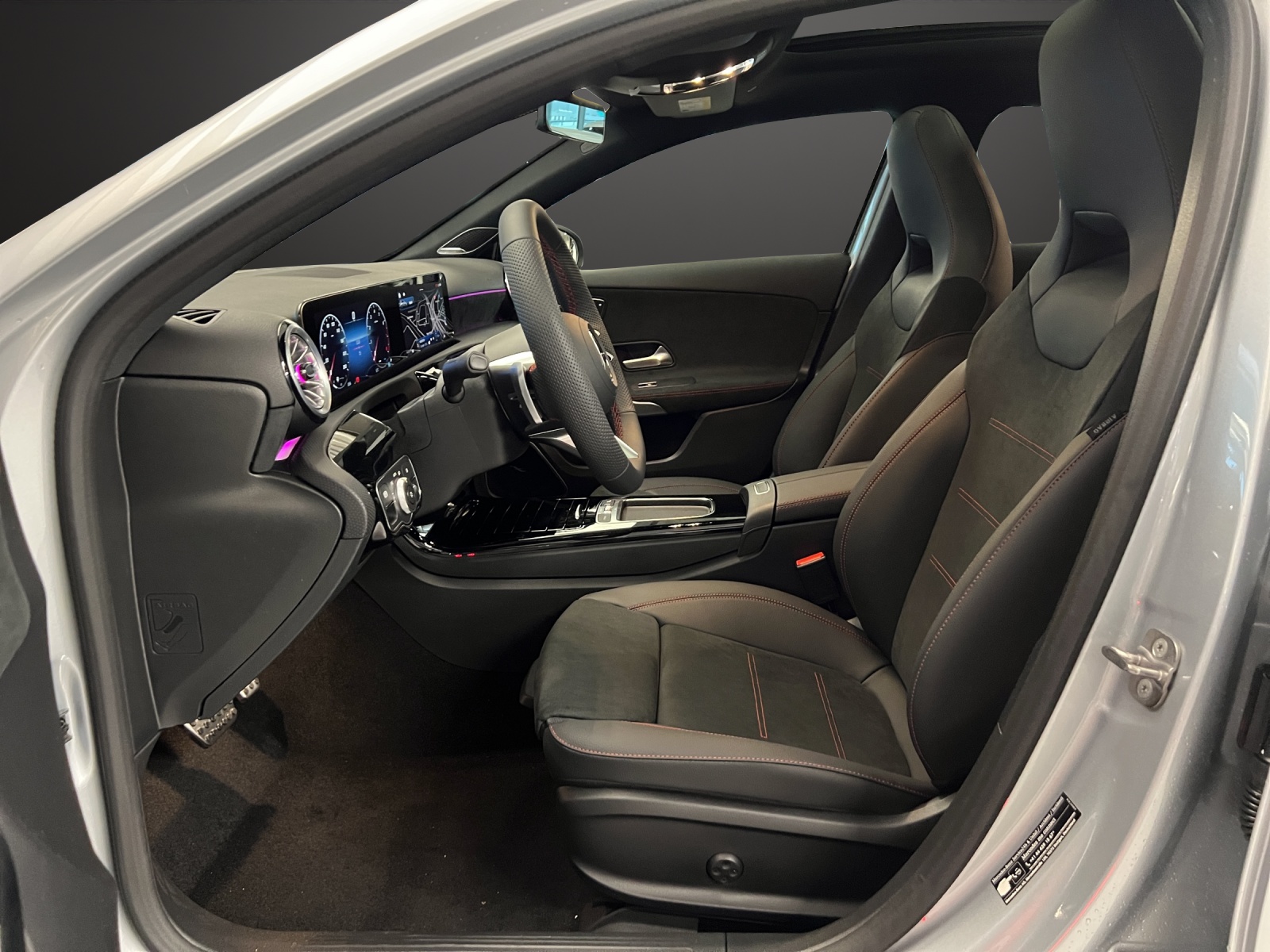MERCEDES-BENZ A 180 Night Star 7G-DCT AMG Line-image-8