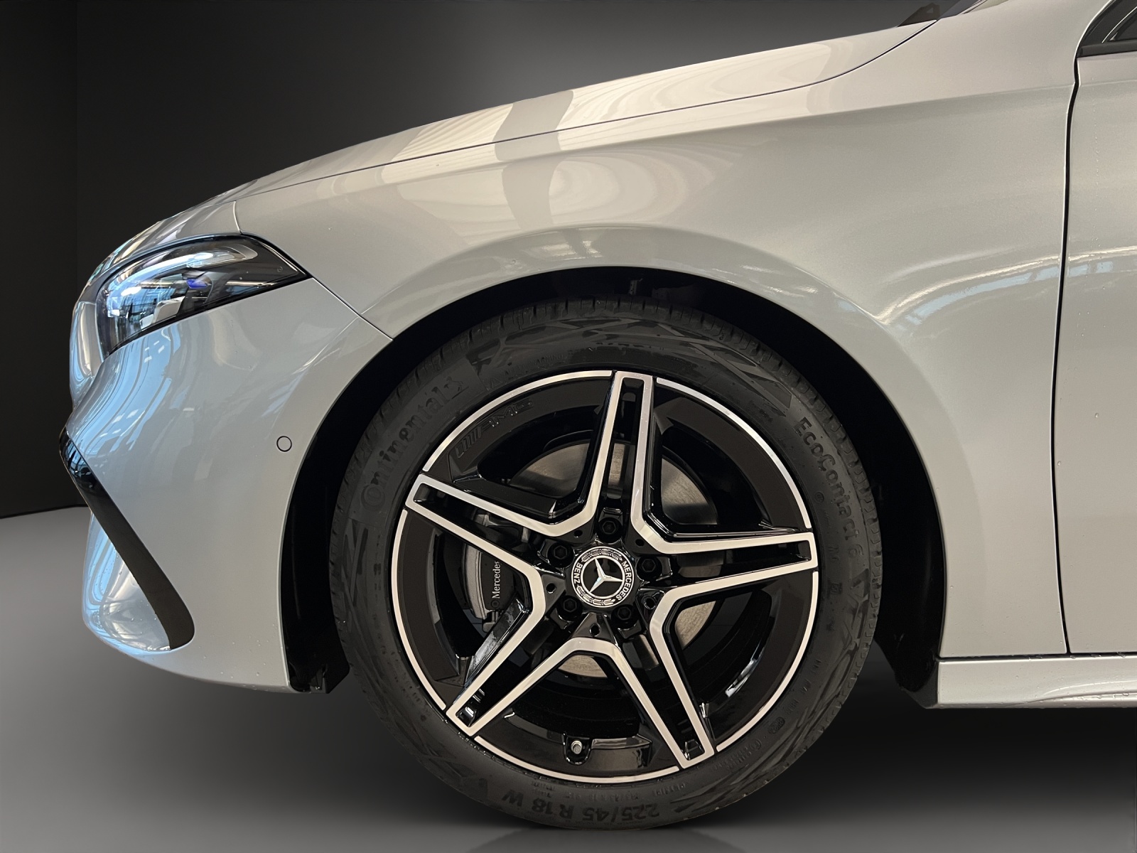 MERCEDES-BENZ A 180 Night Star 7G-DCT AMG Line-image-7