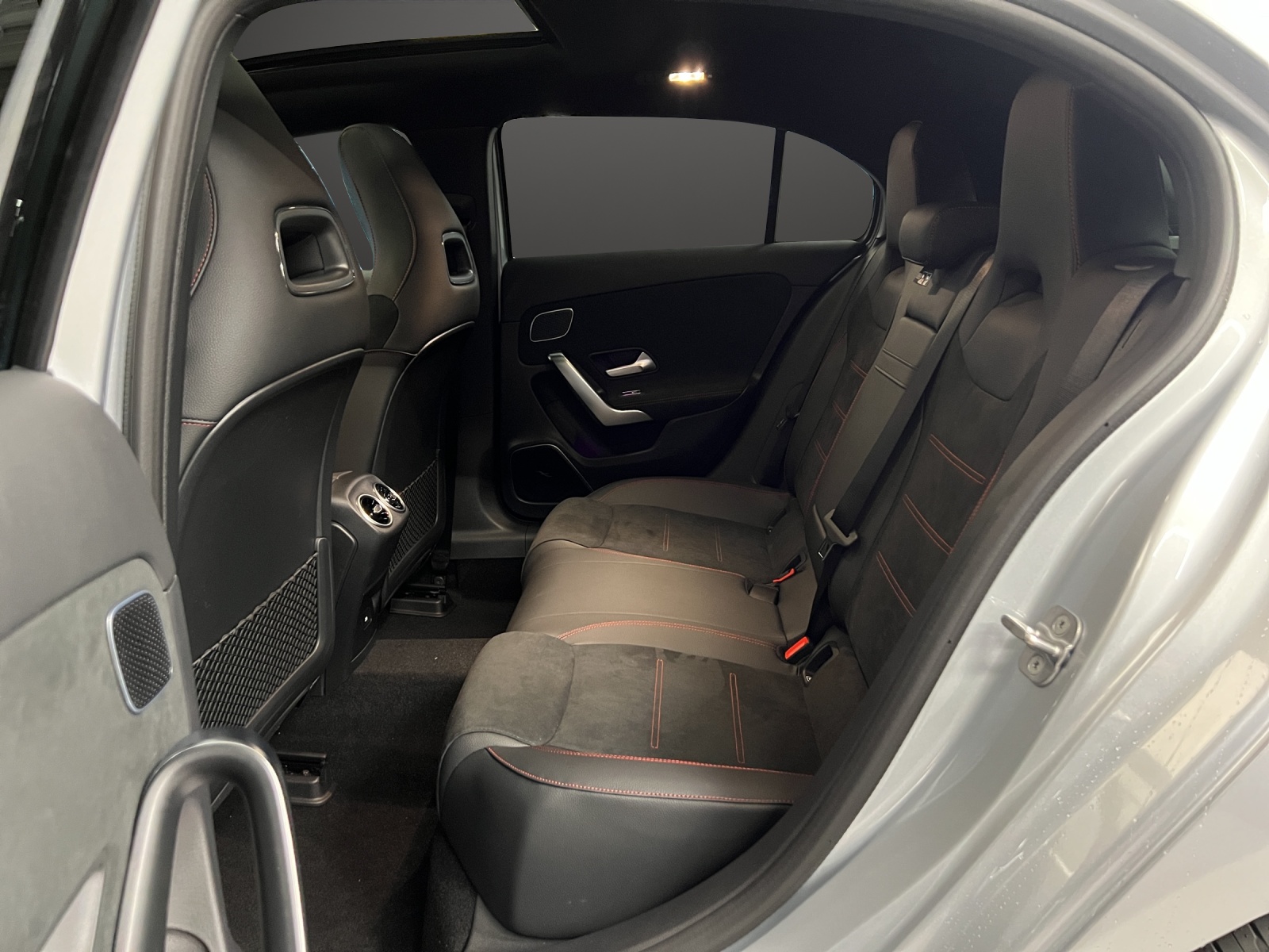 MERCEDES-BENZ A 180 Night Star 7G-DCT AMG Line-image-11