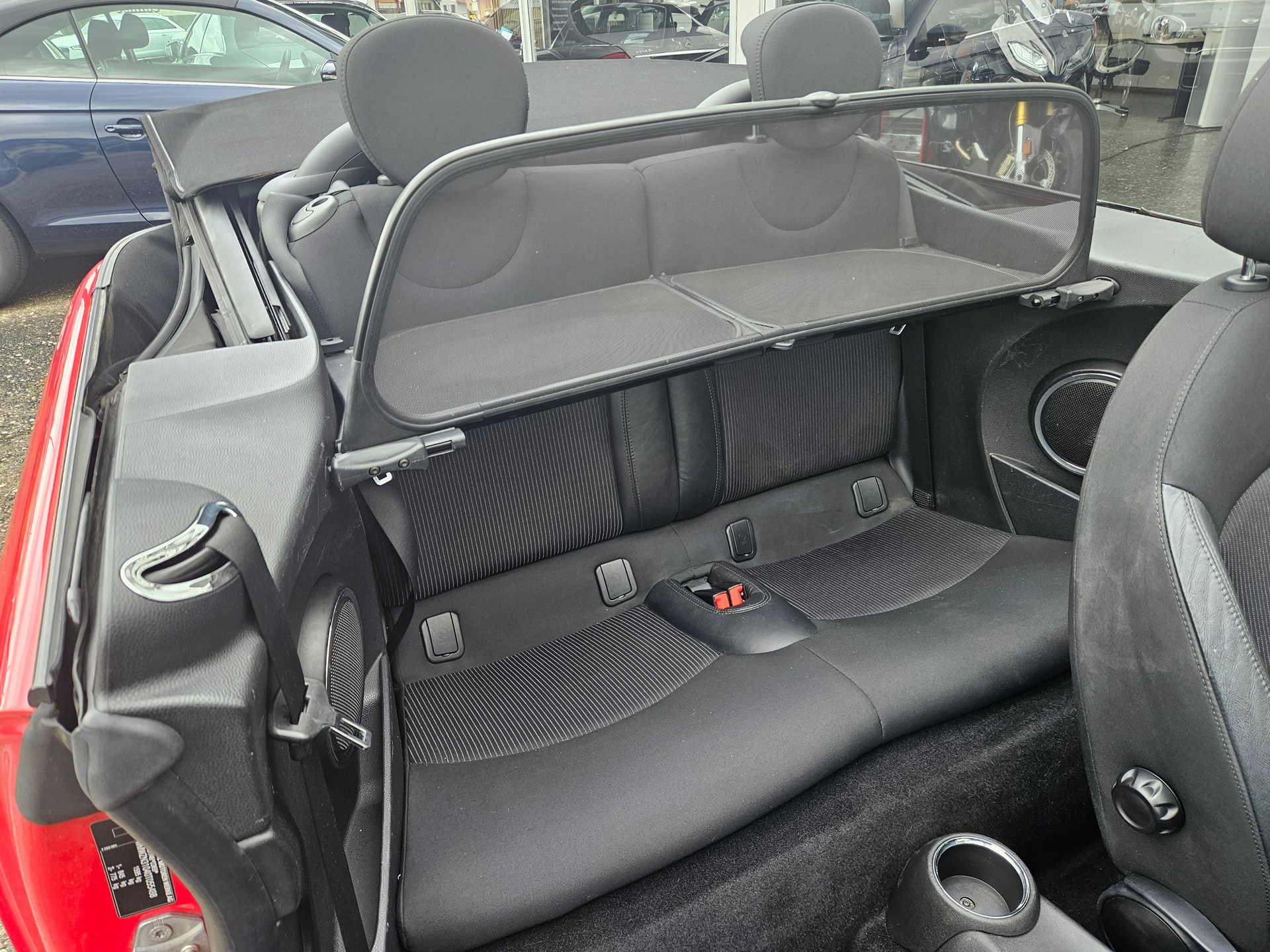 MINI Mini Cabrio Cooper-image-12