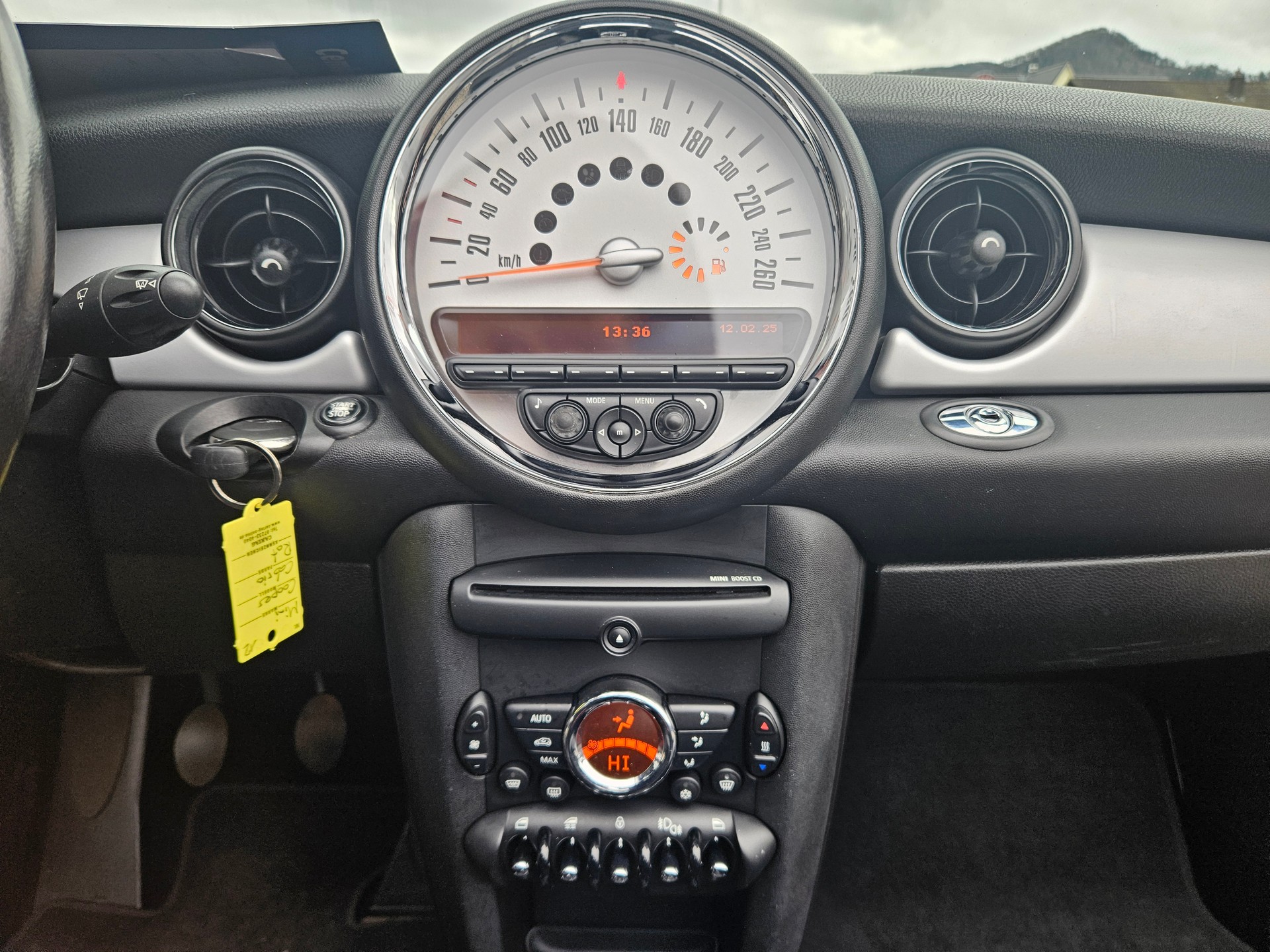 MINI Mini Cabrio Cooper-image-17