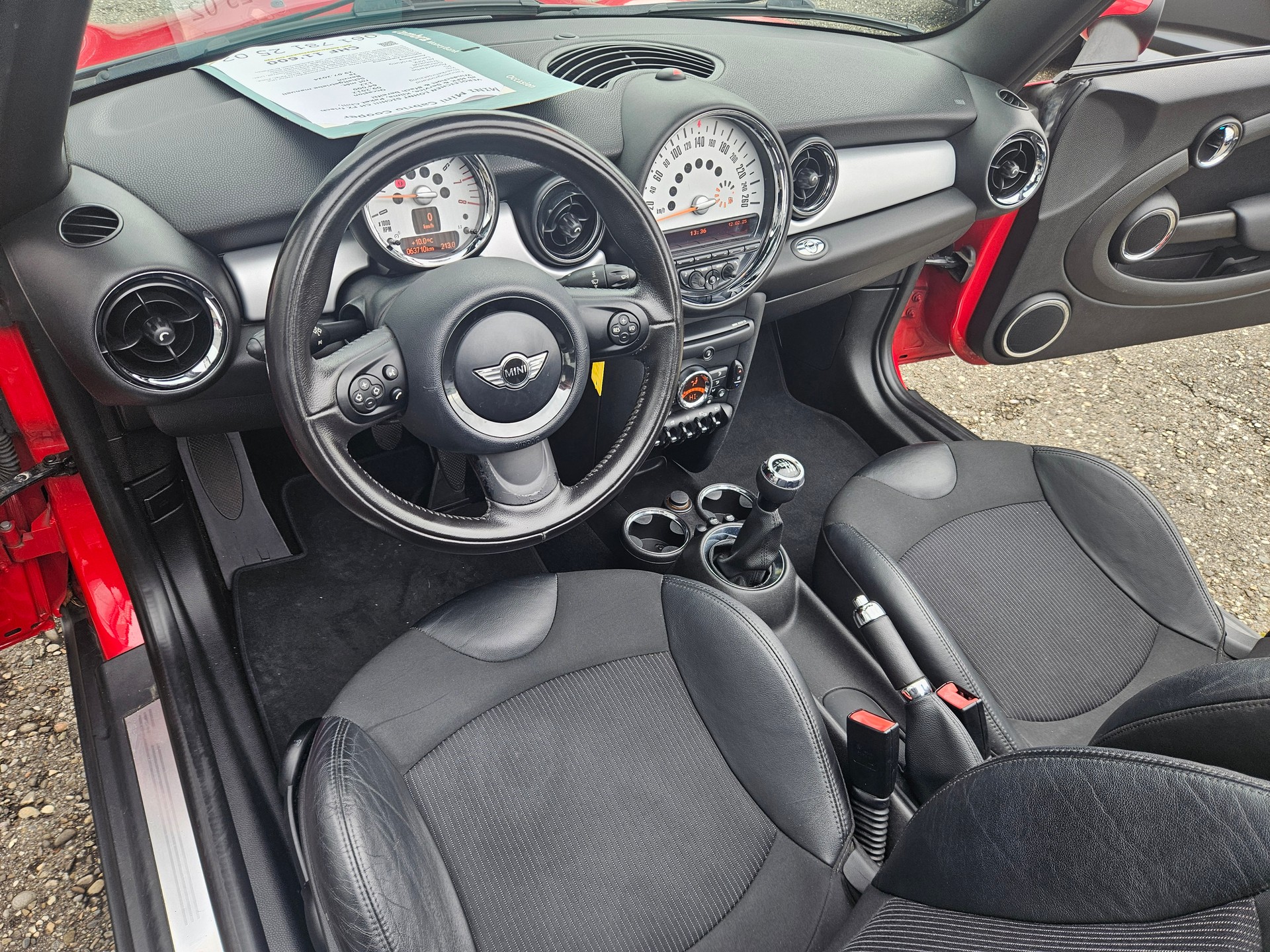 MINI Mini Cabrio Cooper-image-13
