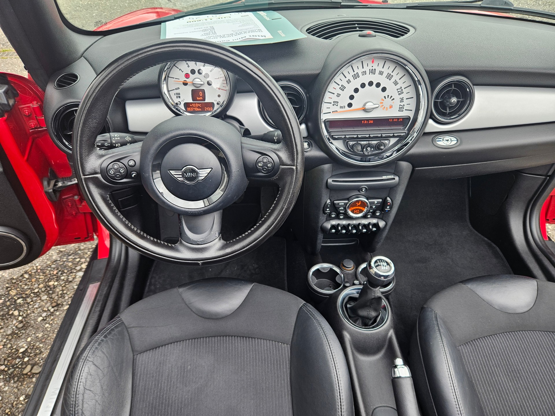 MINI Mini Cabrio Cooper-image-14