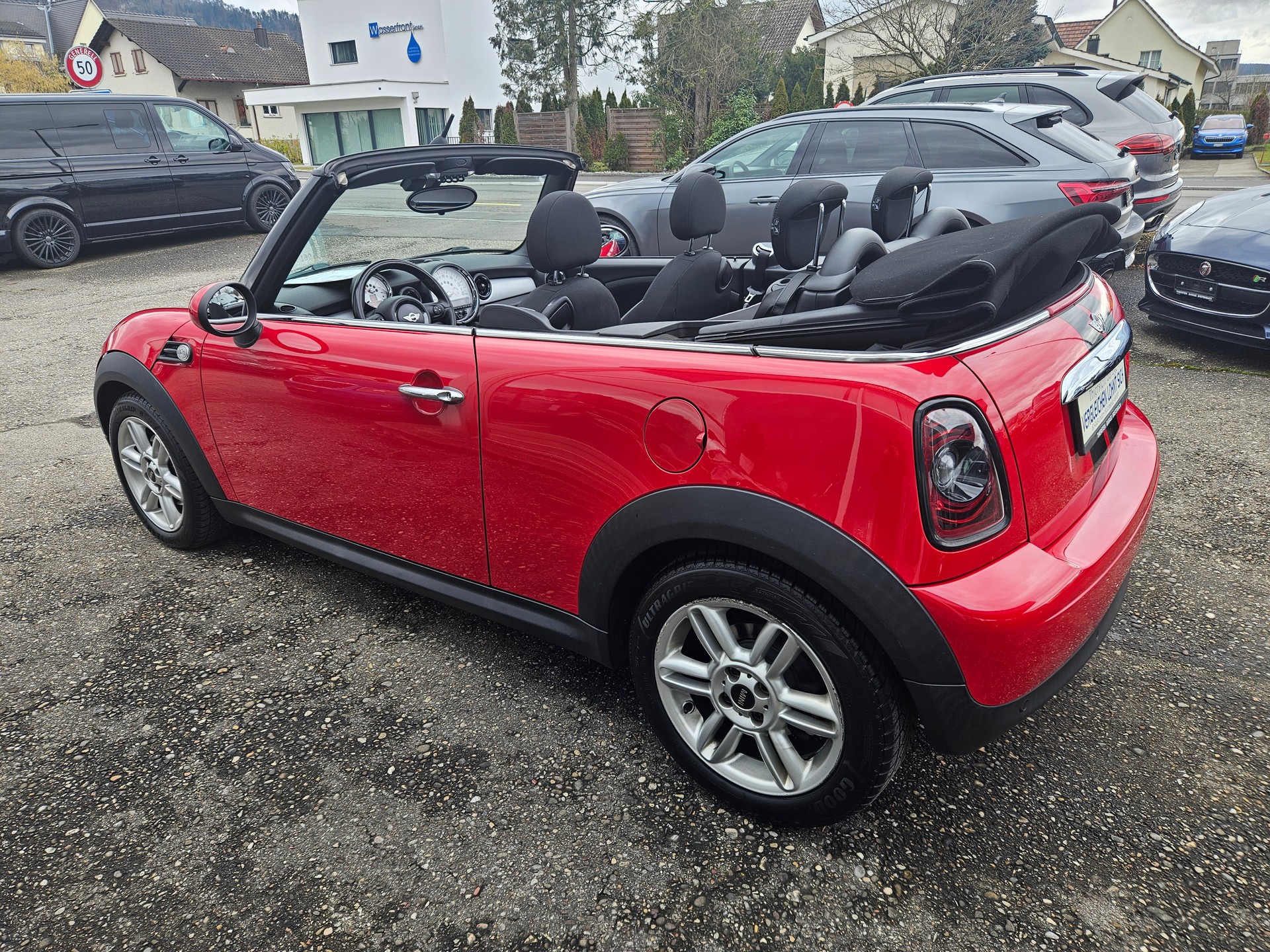 MINI Mini Cabrio Cooper-image-3
