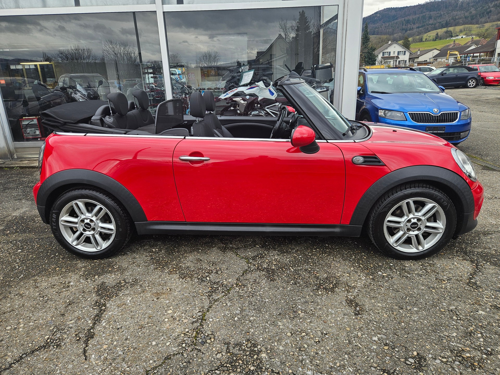 MINI Mini Cabrio Cooper-image-9