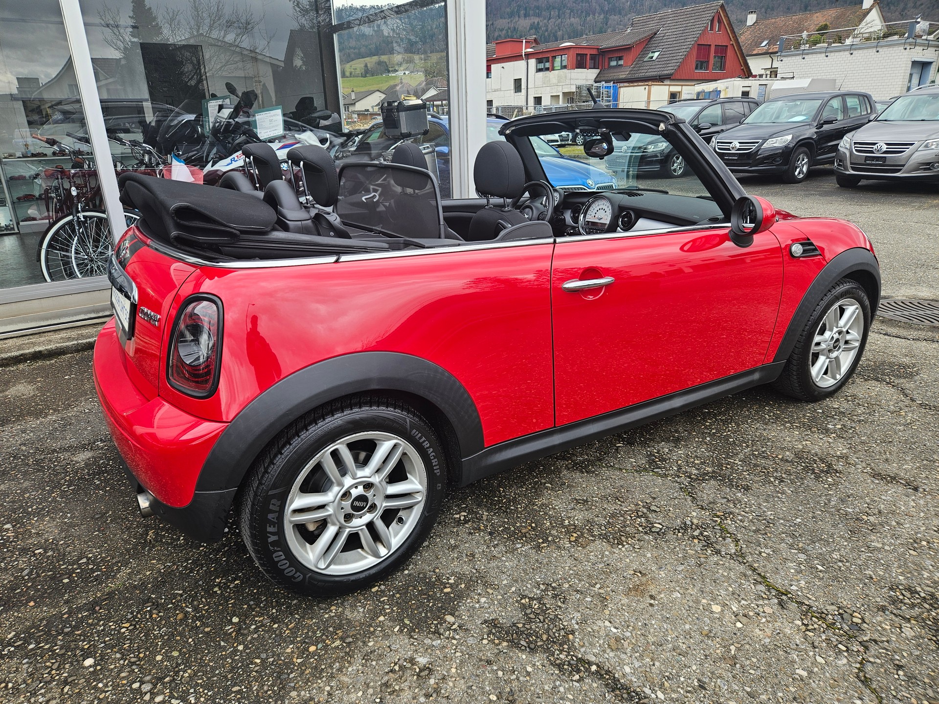 MINI Mini Cabrio Cooper-image-8