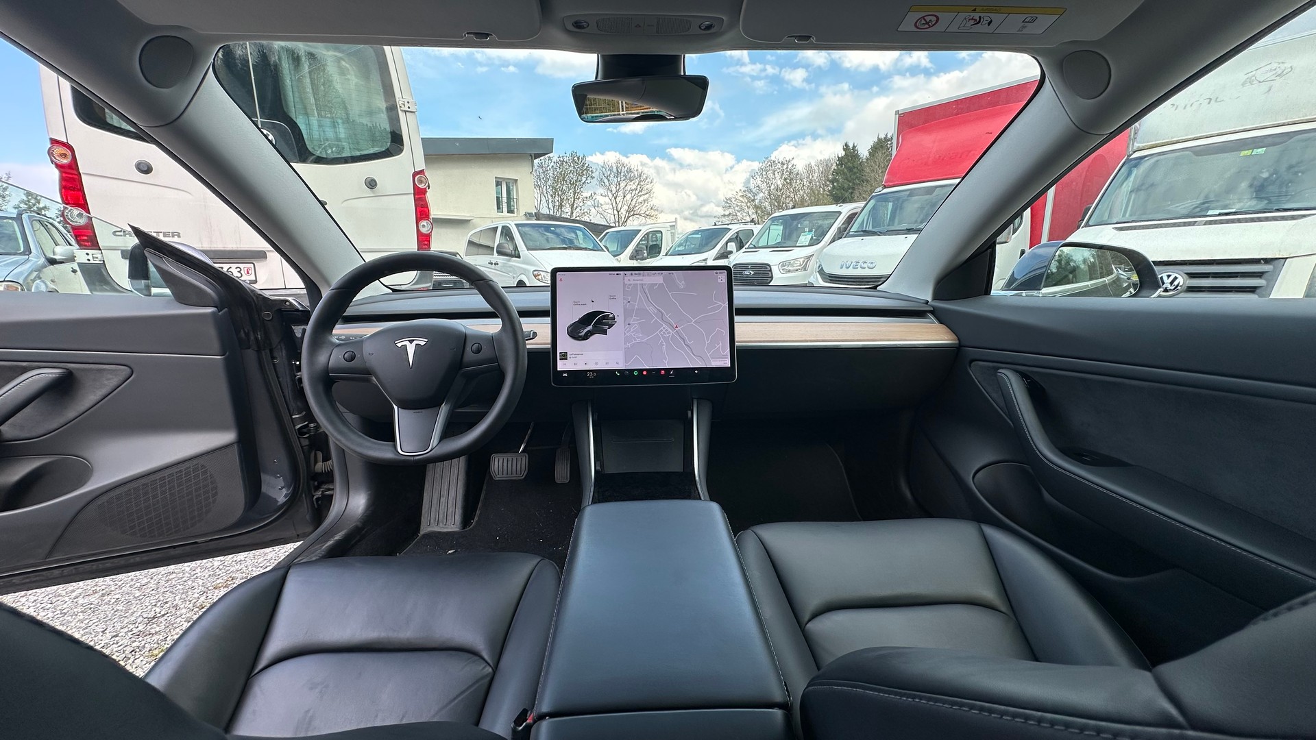 TESLA Model 3-image-8