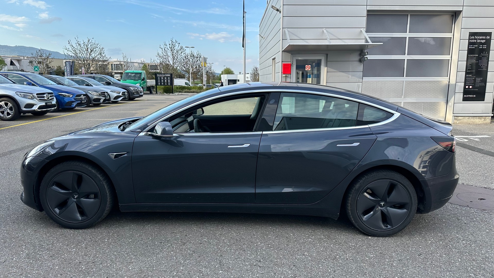 TESLA Model 3-image-3