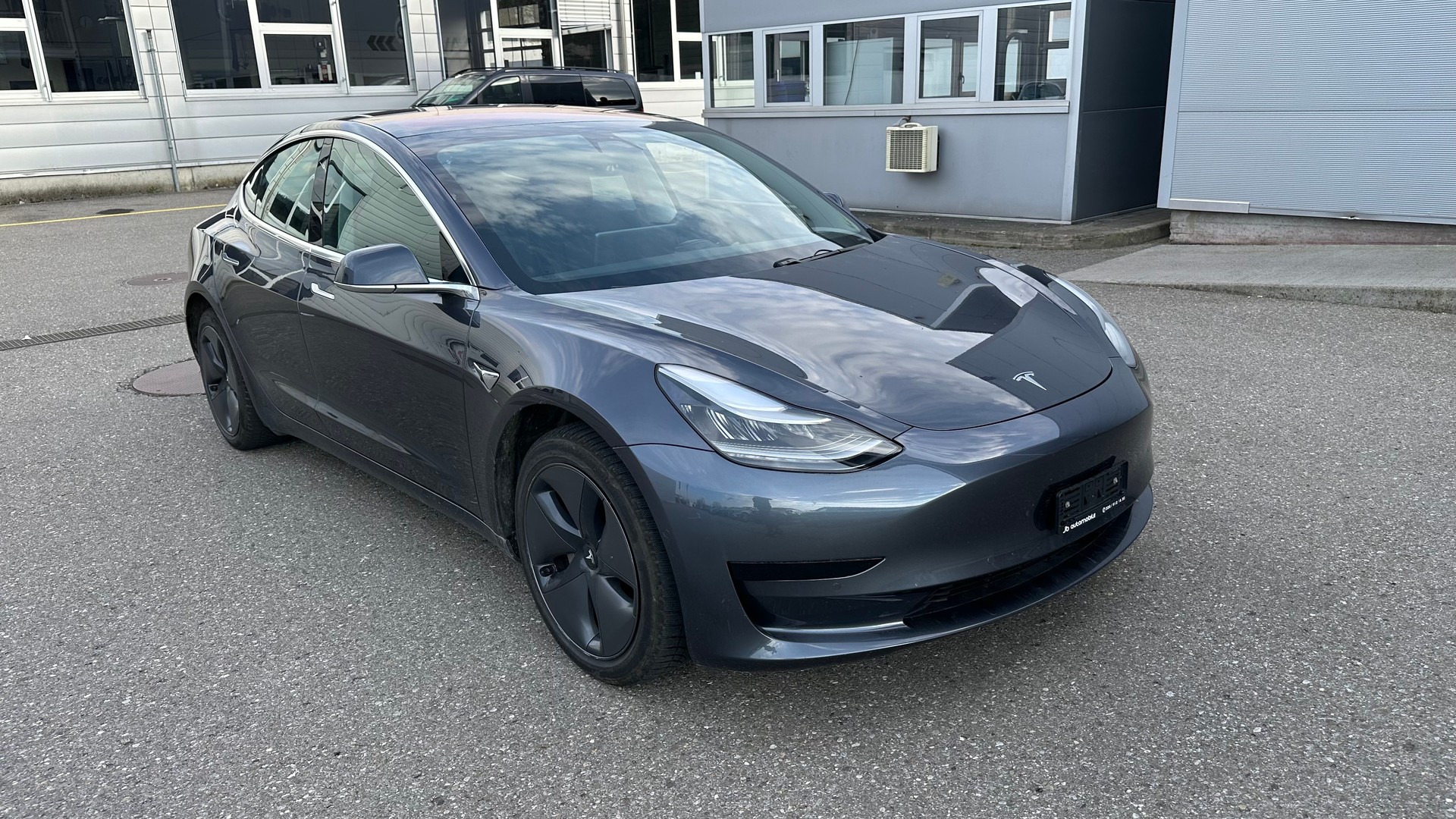 TESLA Model 3-image-0
