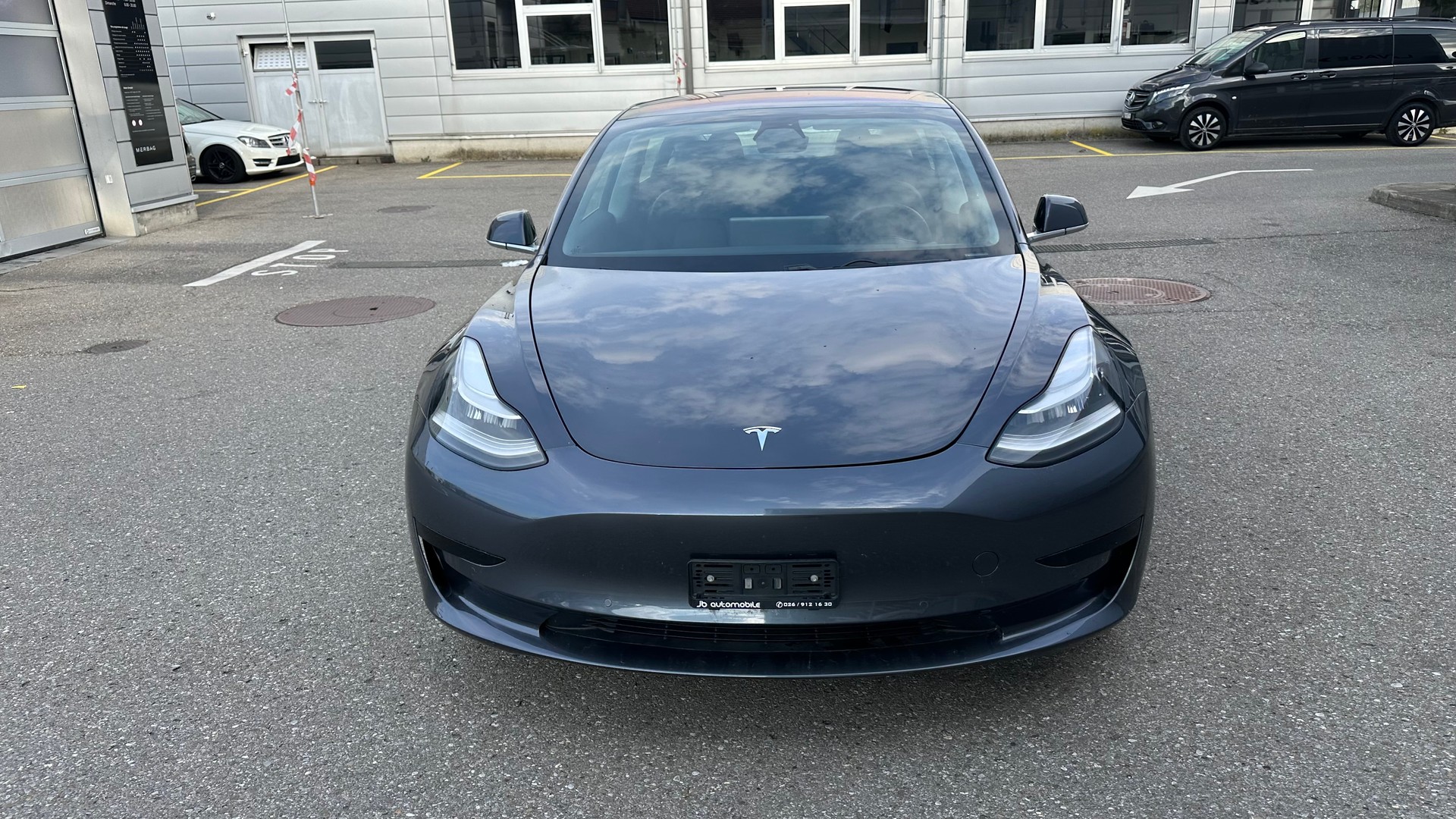 TESLA Model 3-image-1