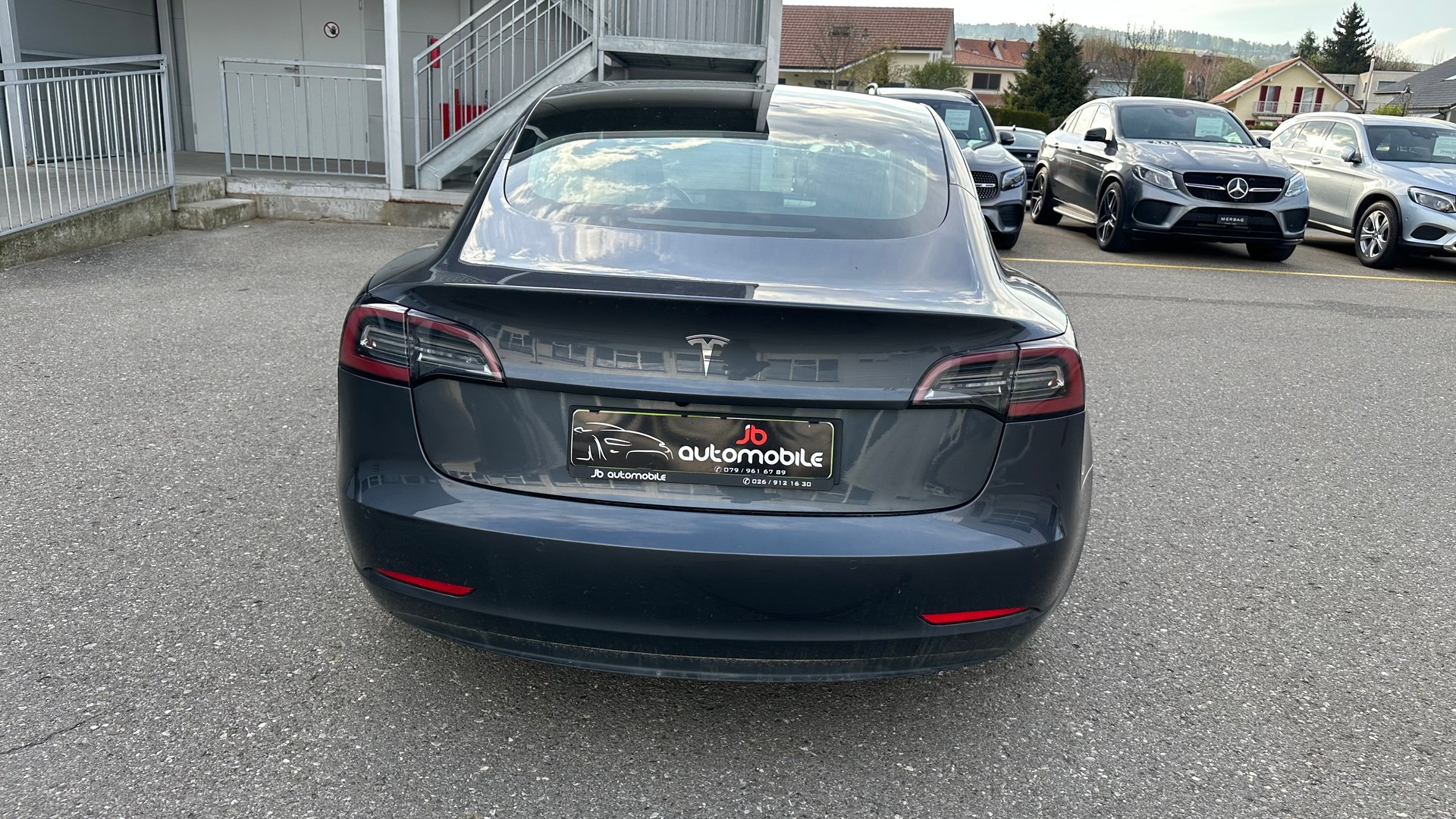 TESLA Model 3-image-5