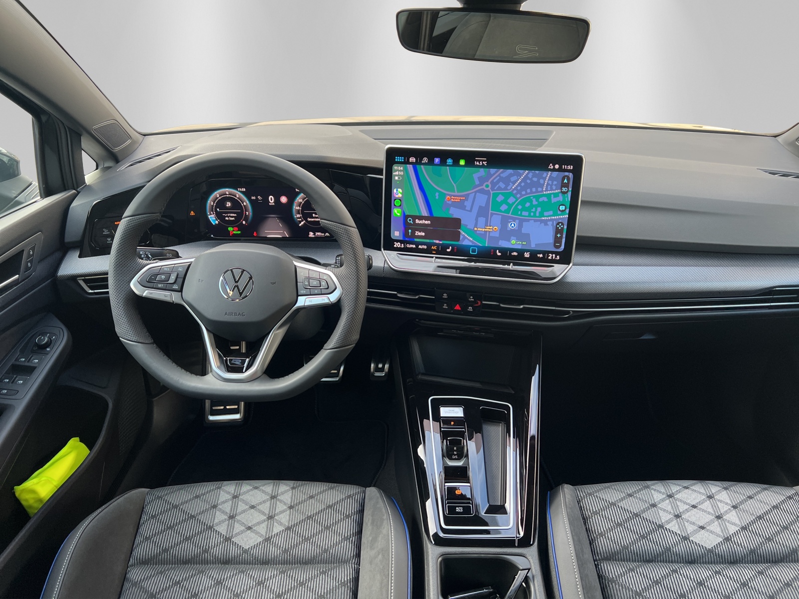VW Golf VIII 1.5 eTSI R-Line DSG-image-12