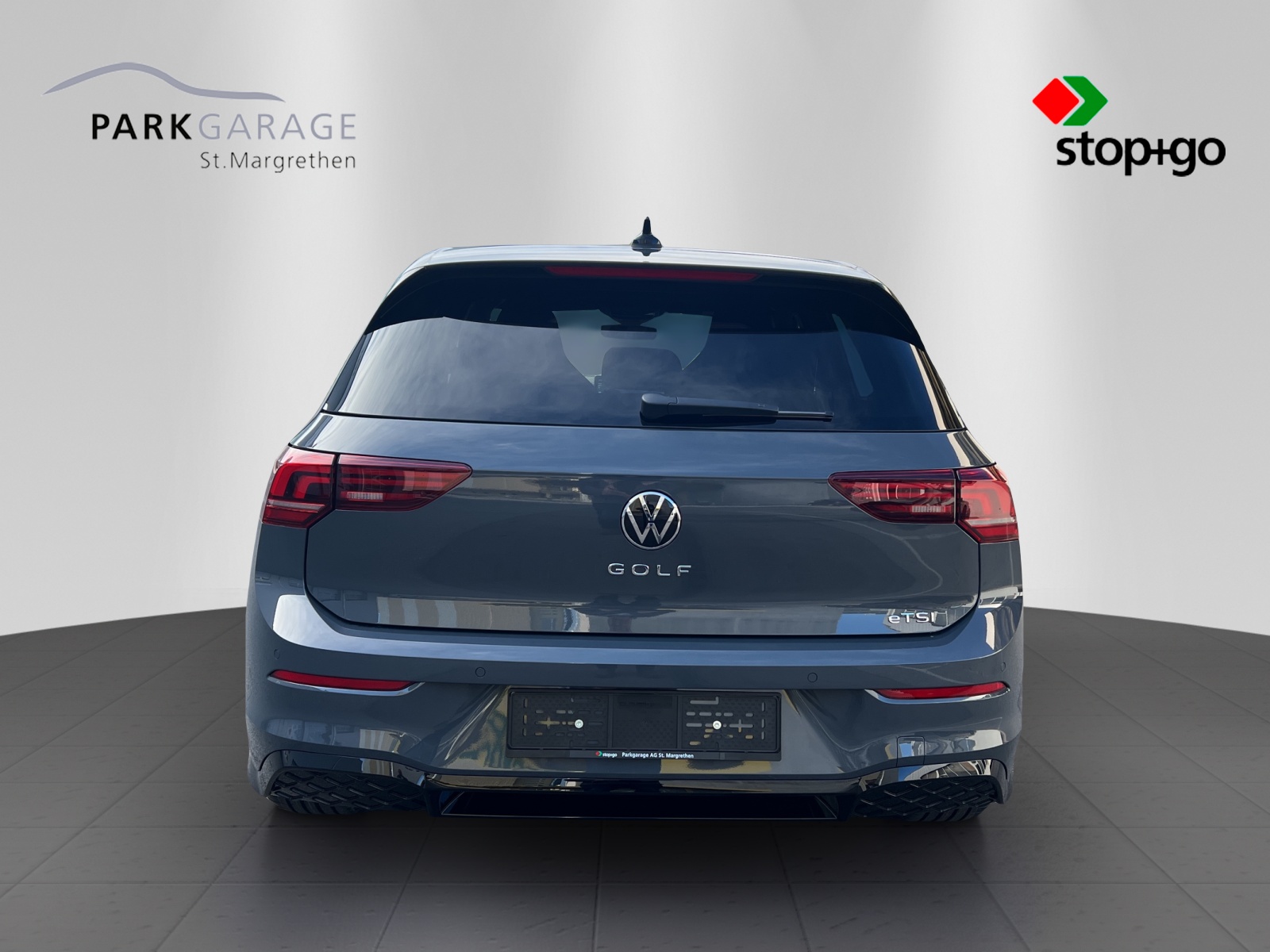 VW Golf VIII 1.5 eTSI R-Line DSG-showroom-element-3