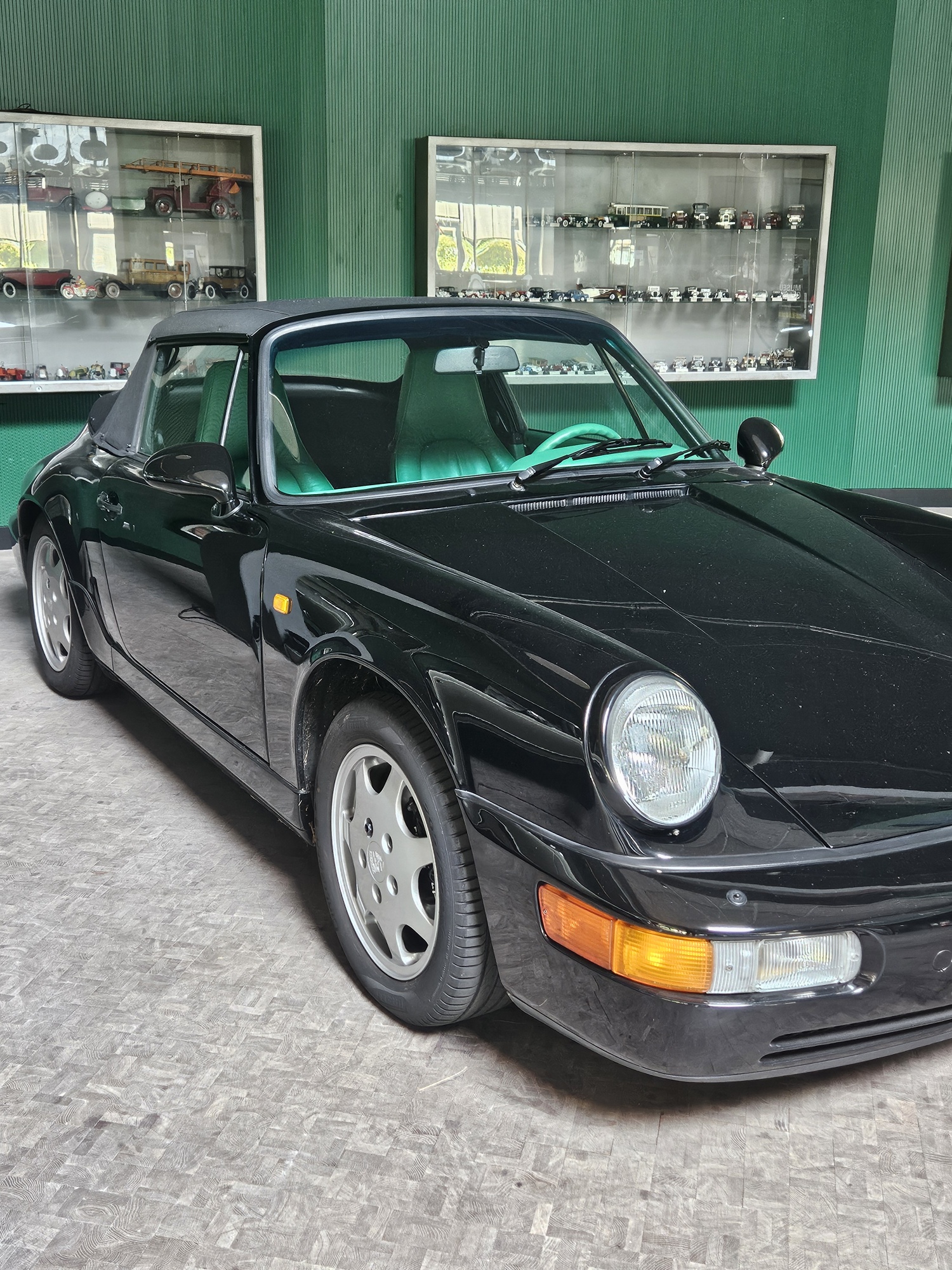 PORSCHE 911 Carrera 2 Cabrio-image-1