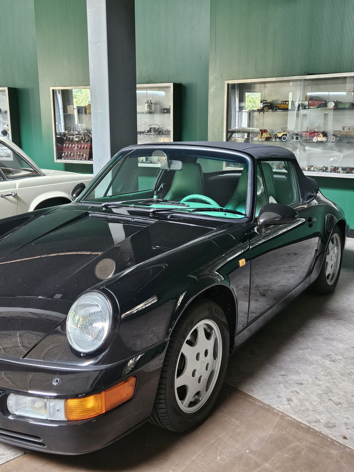 PORSCHE 911 Carrera 2 Cabrio-image-2