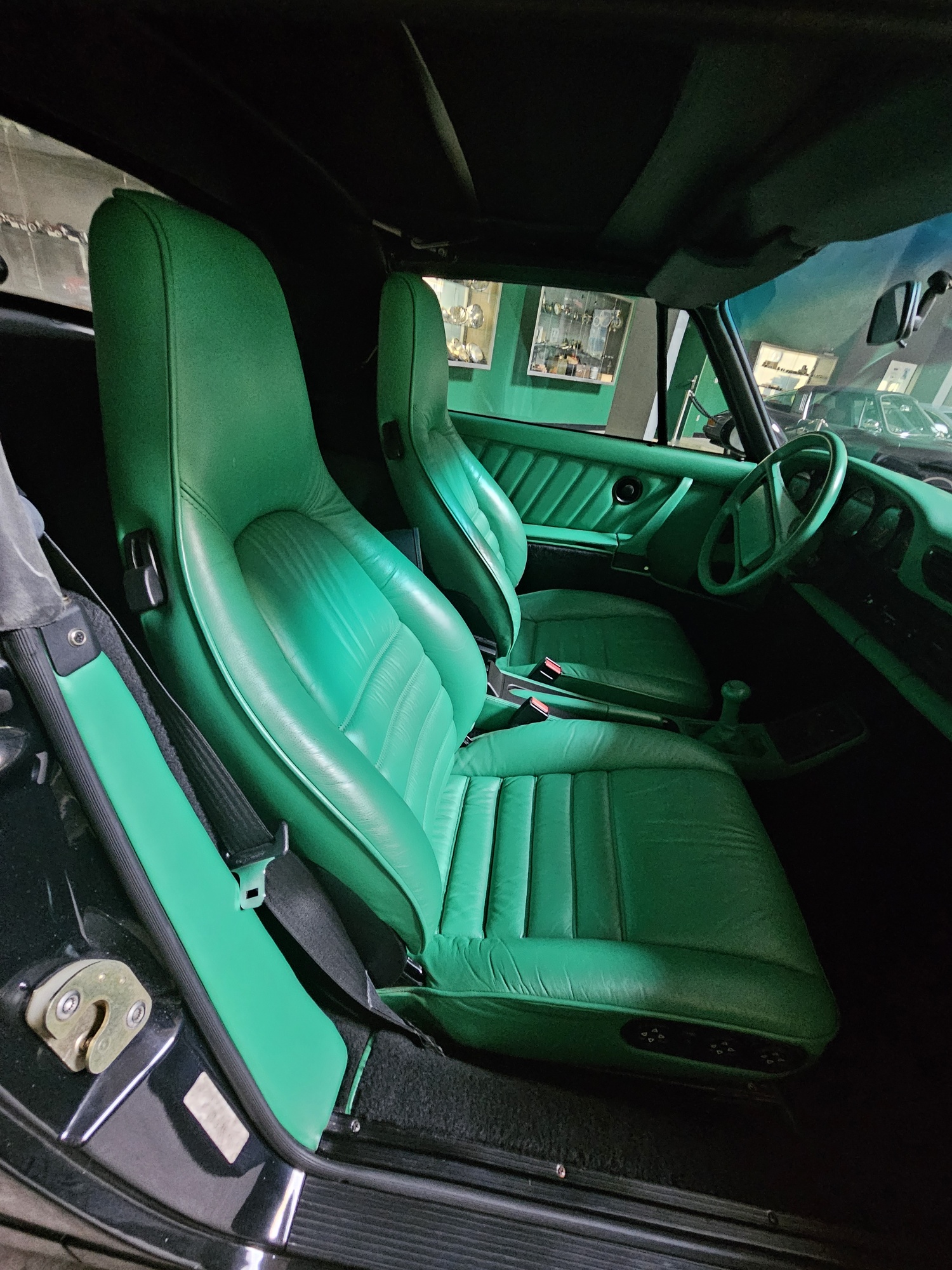 PORSCHE 911 Carrera 2 Cabrio-image-5
