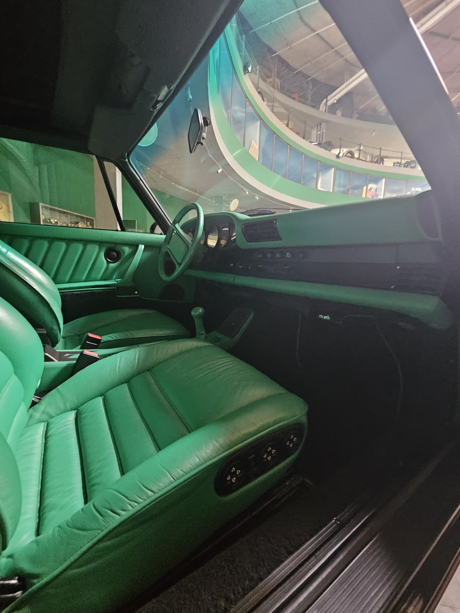 PORSCHE 911 Carrera 2 Cabrio-image-6