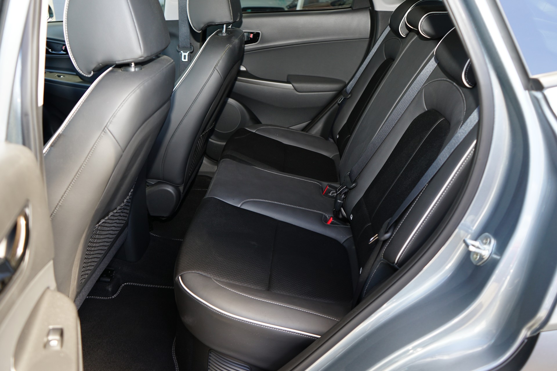 HYUNDAI Kona 1.6 GDi HEV Amplia DCT-image-11