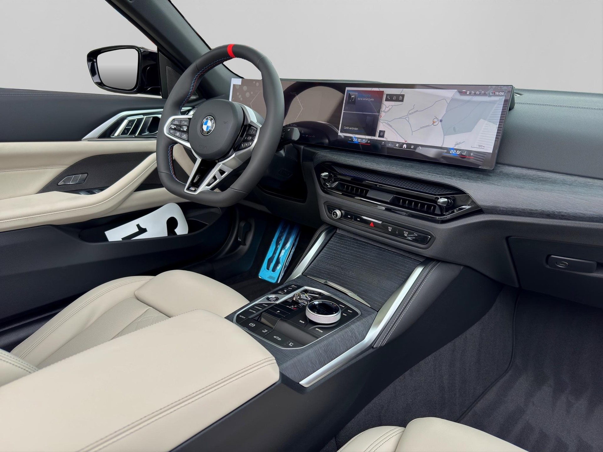 BMW M440i xDrive Cabrio-image-12