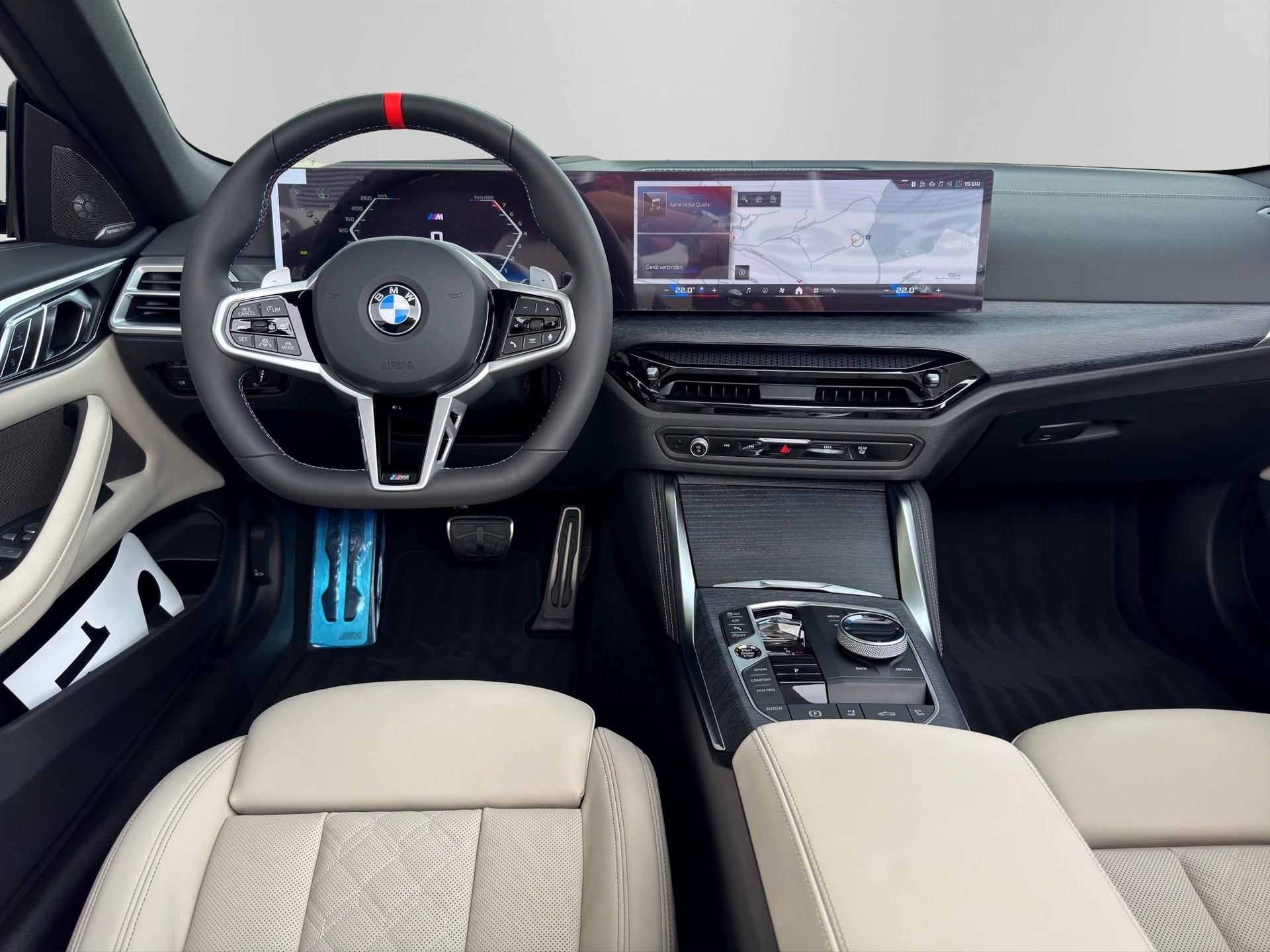 BMW M440i xDrive Cabrio-image-13