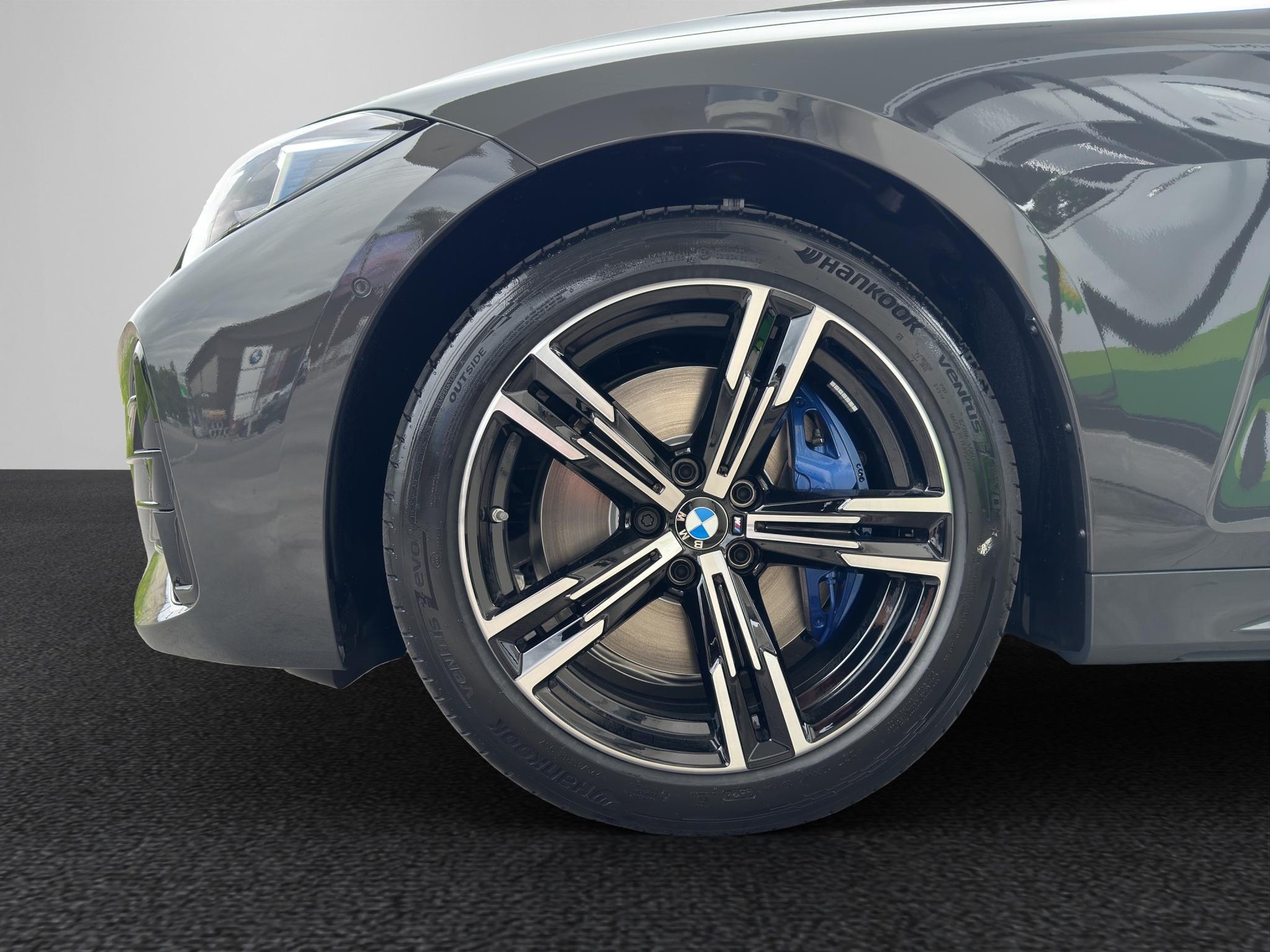 BMW M440i xDrive Cabrio-image-9