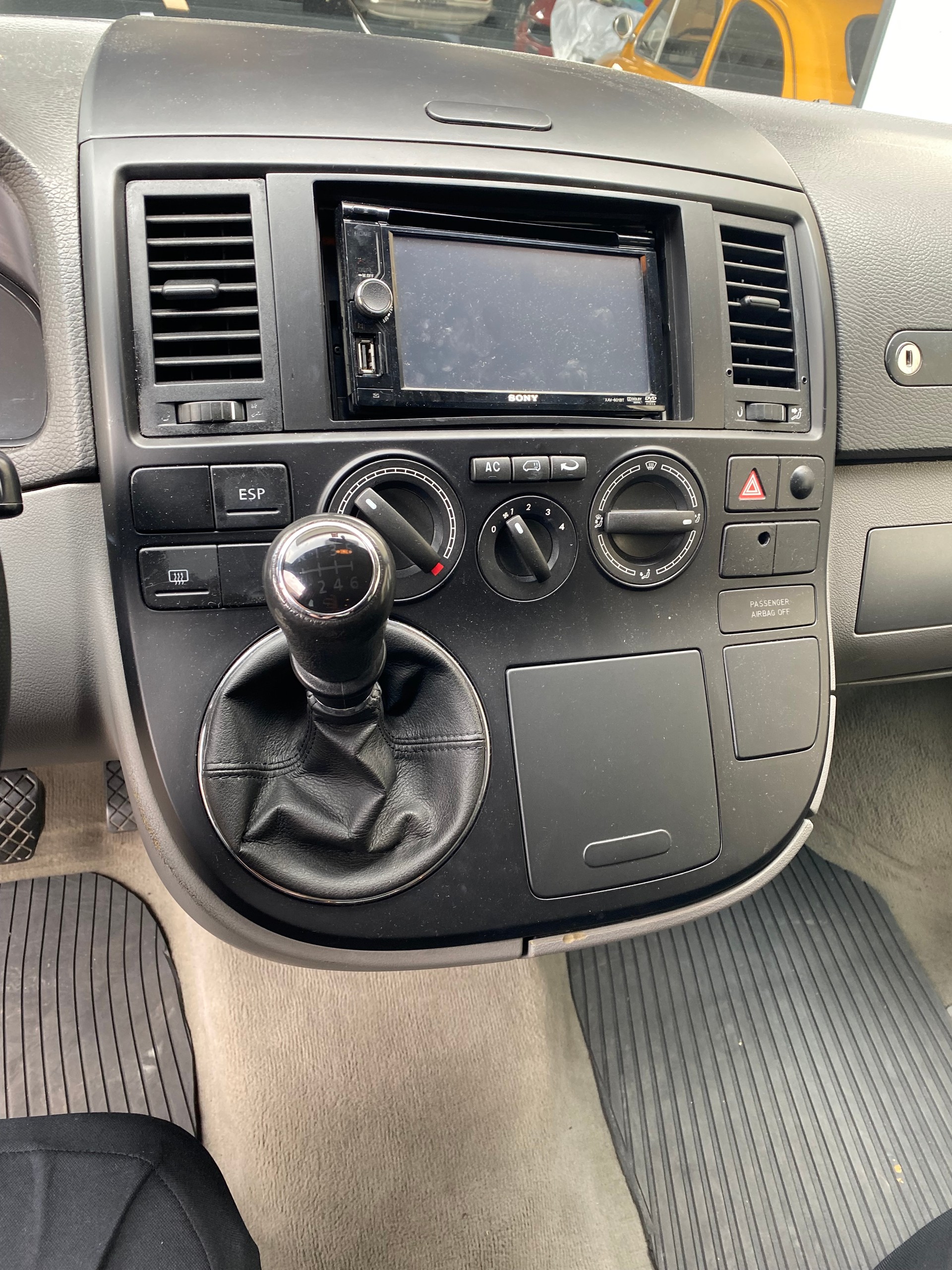 VW T5 Multivan Comfortline 2.5 TDI-image-9