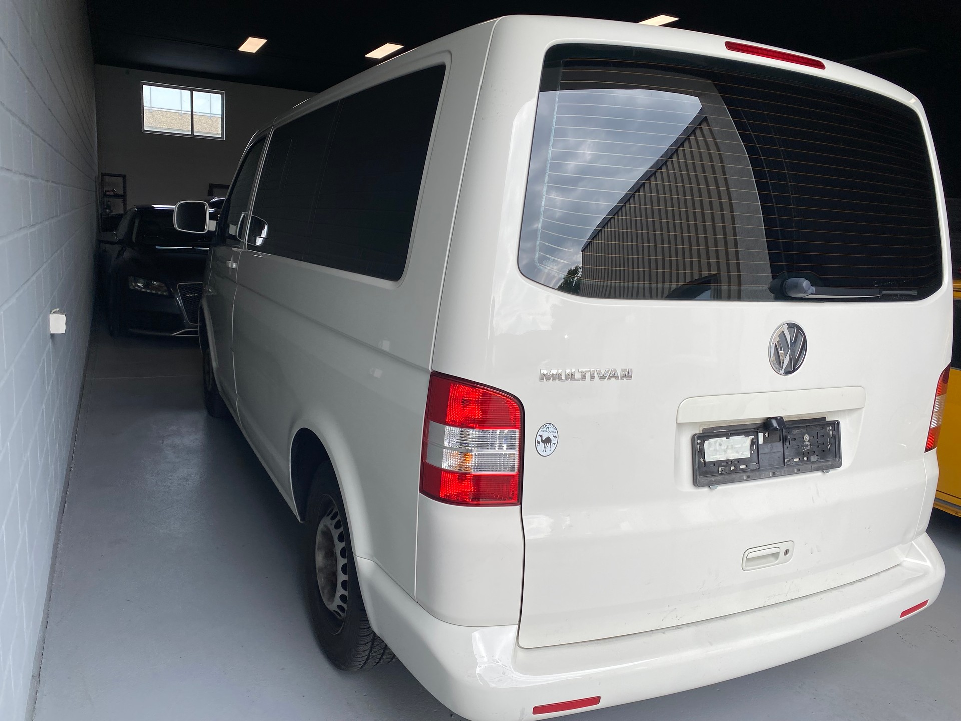 VW T5 Multivan Comfortline 2.5 TDI-image-6