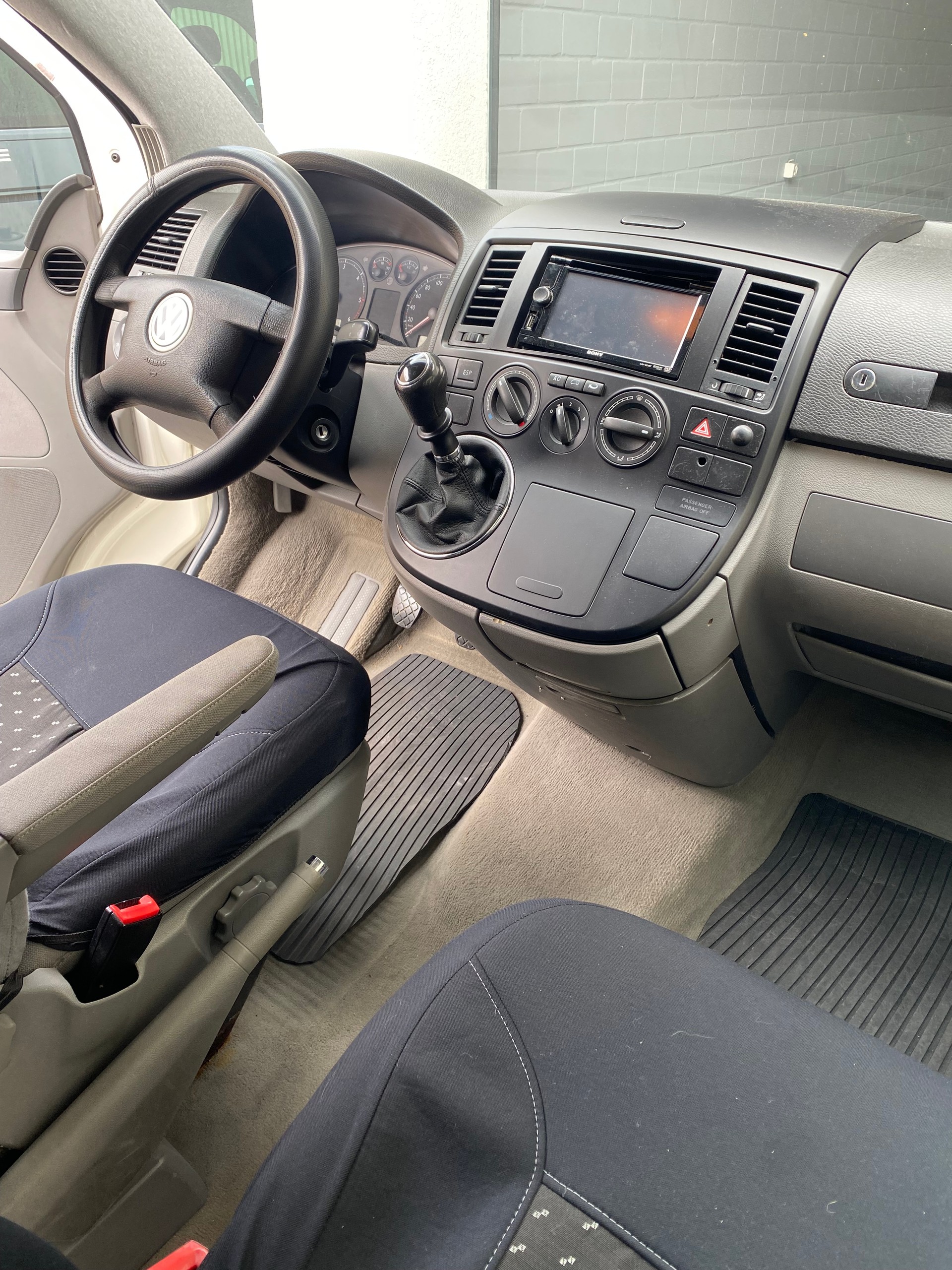 VW T5 Multivan Comfortline 2.5 TDI-image-11