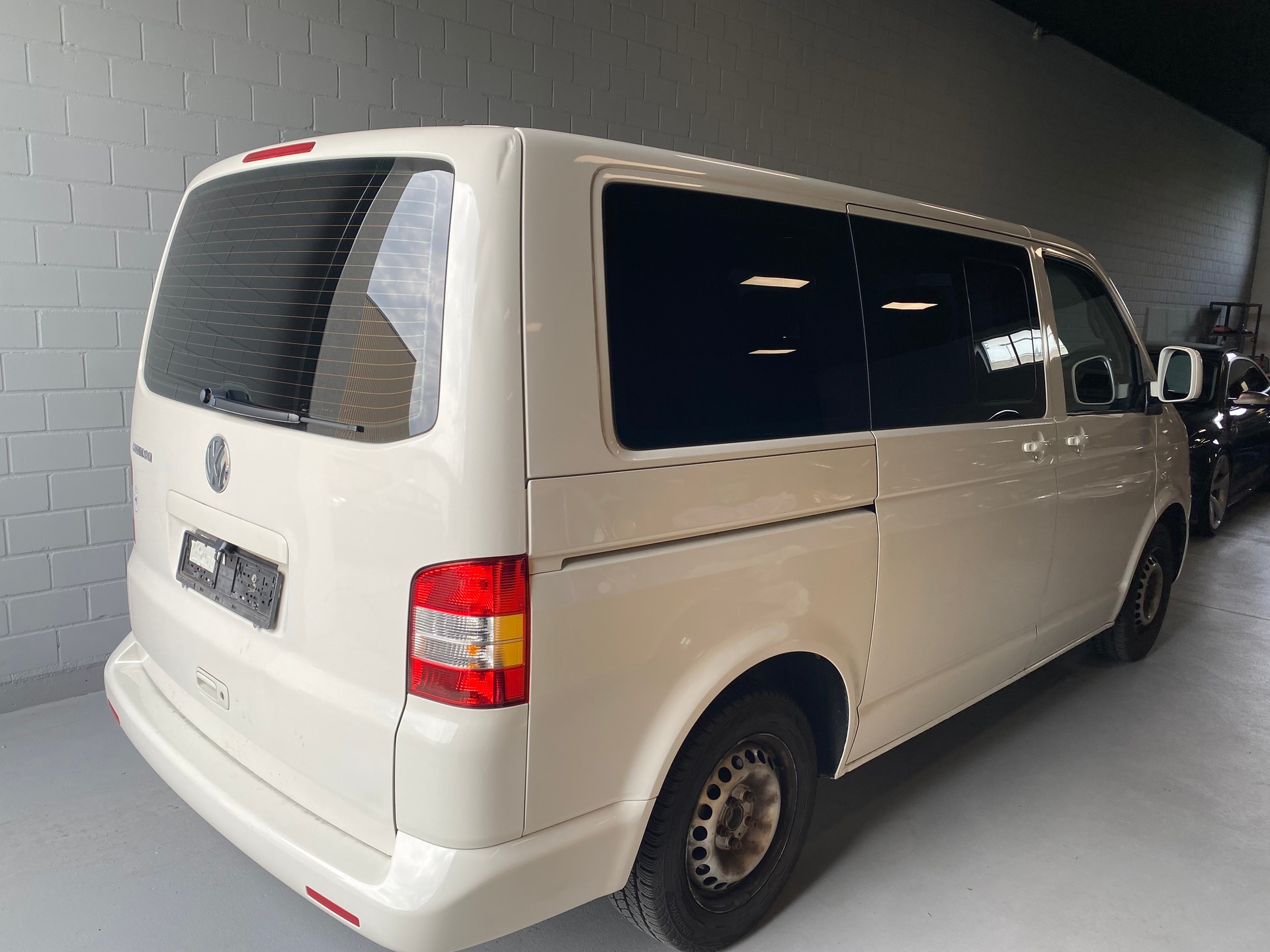 VW T5 Multivan Comfortline 2.5 TDI-image-4