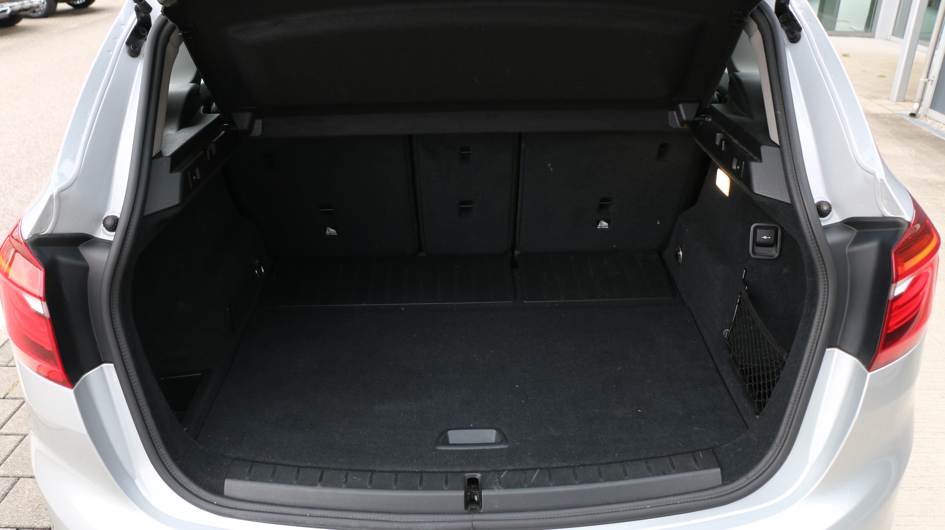 BMW 218d Active Tourer Sport-image-13