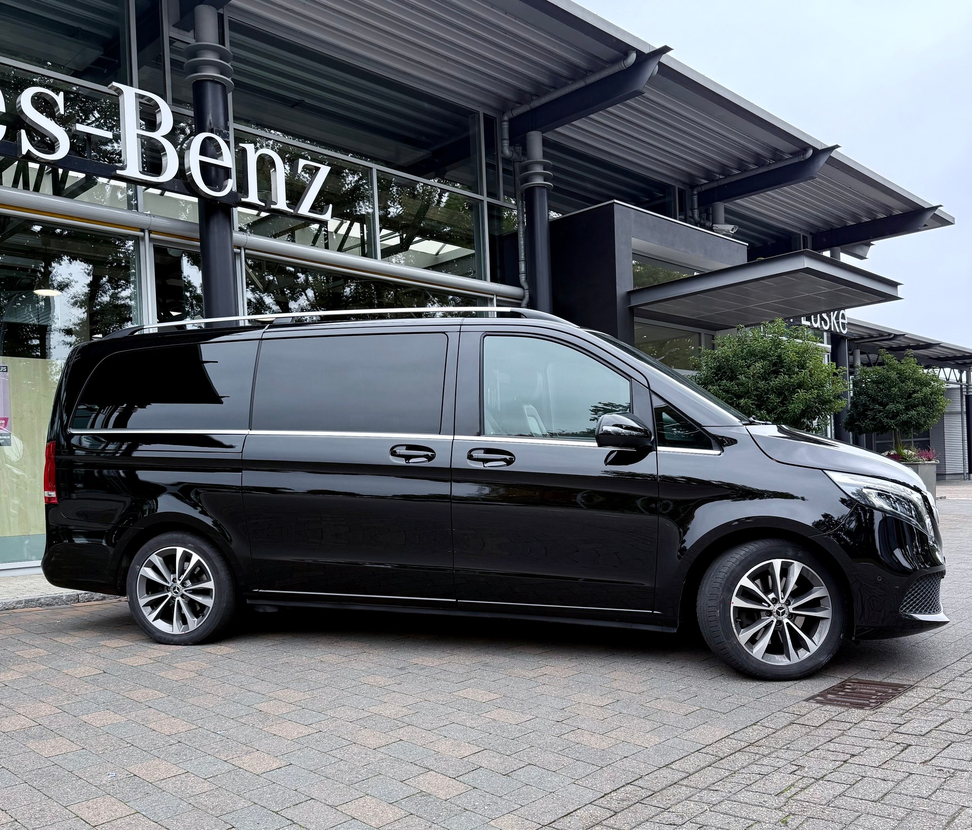 MERCEDES-BENZ V 300 d 4M L 9G-Tronic Avantgarde Edition-image-3