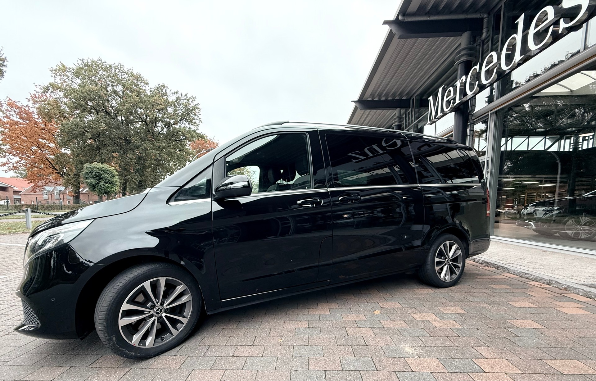 MERCEDES-BENZ V 300 d 4M L 9G-Tronic Avantgarde Edition-image-4