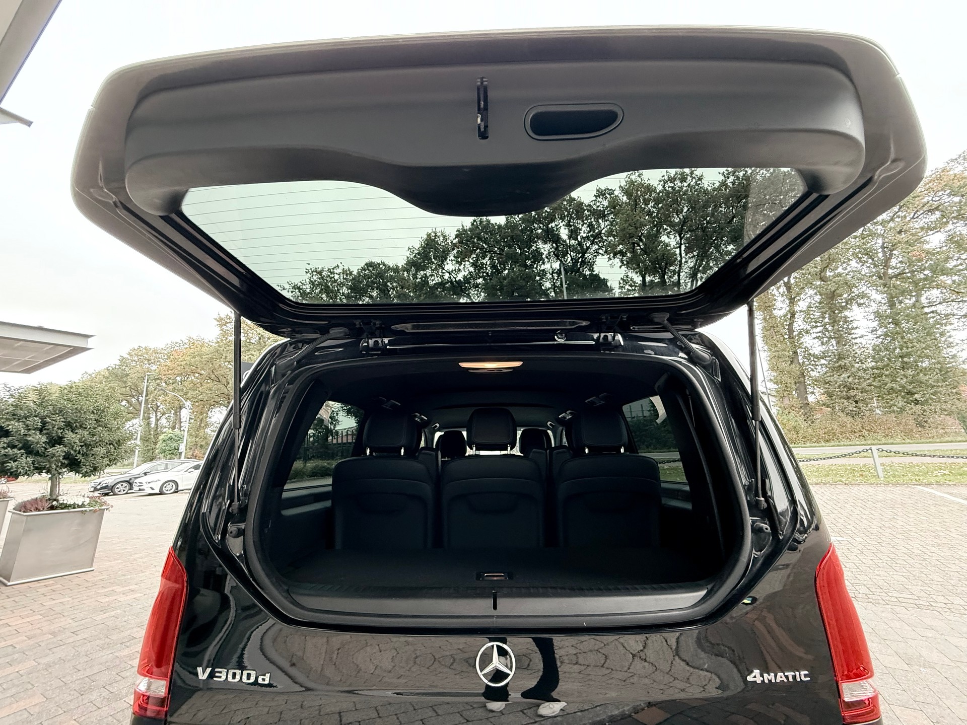 MERCEDES-BENZ V 300 d 4M L 9G-Tronic Avantgarde Edition-image-8