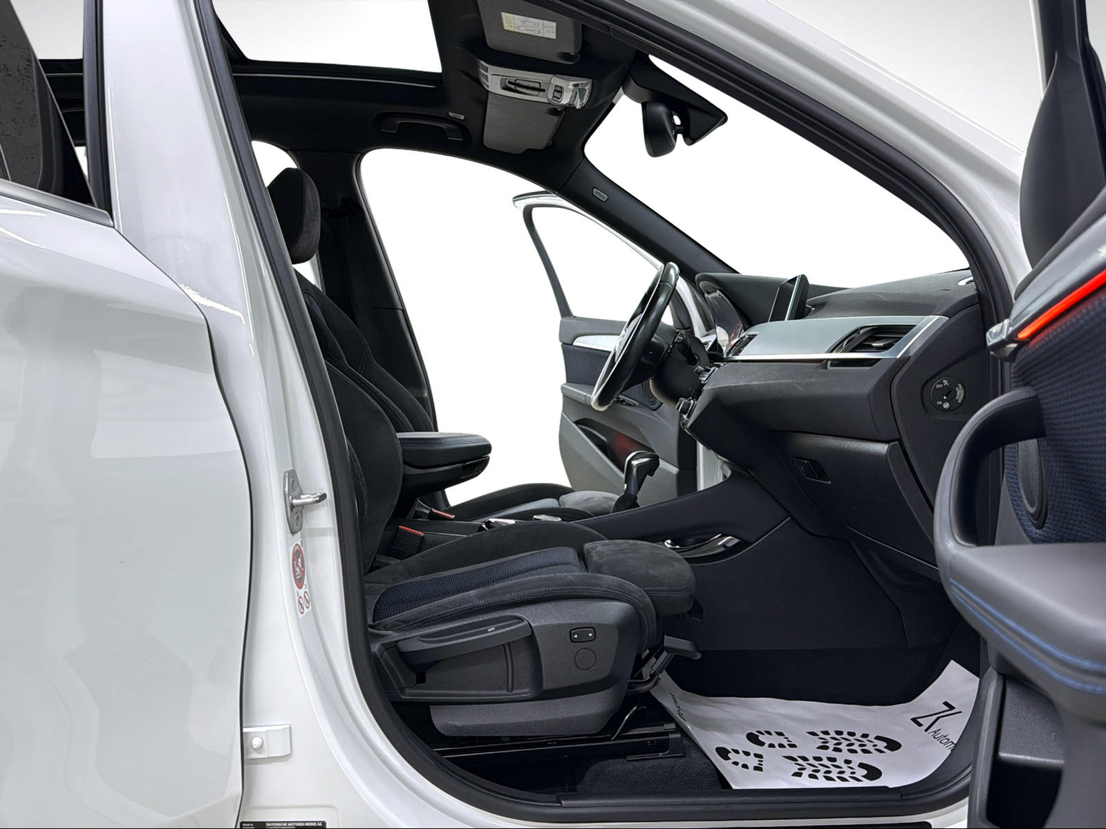 BMW X1 xDrive 25d M Sport 231PS Steptronic ★ Panoramadach ★ RF-Kamera ★ Head-Up-Display ★ Komfortzugang ★-image-9