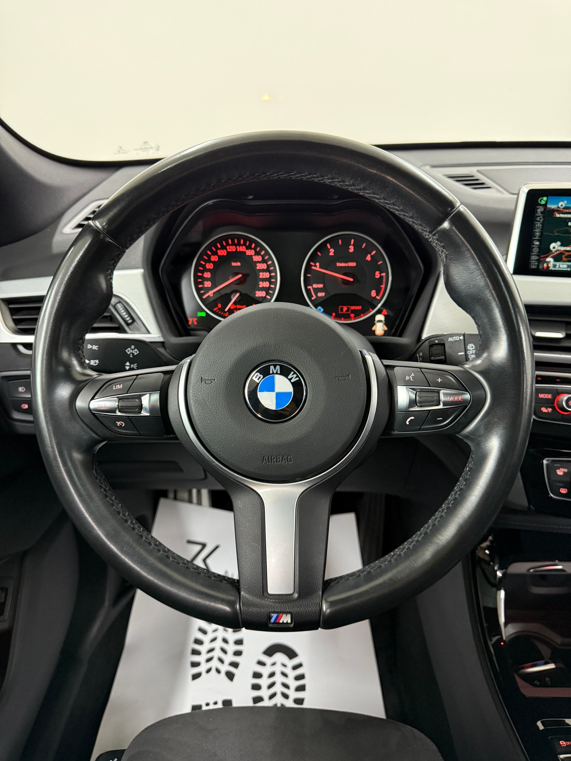 BMW X1 xDrive 25d M Sport 231PS Steptronic ★ Panoramadach ★ RF-Kamera ★ Head-Up-Display ★ Komfortzugang ★-image-12