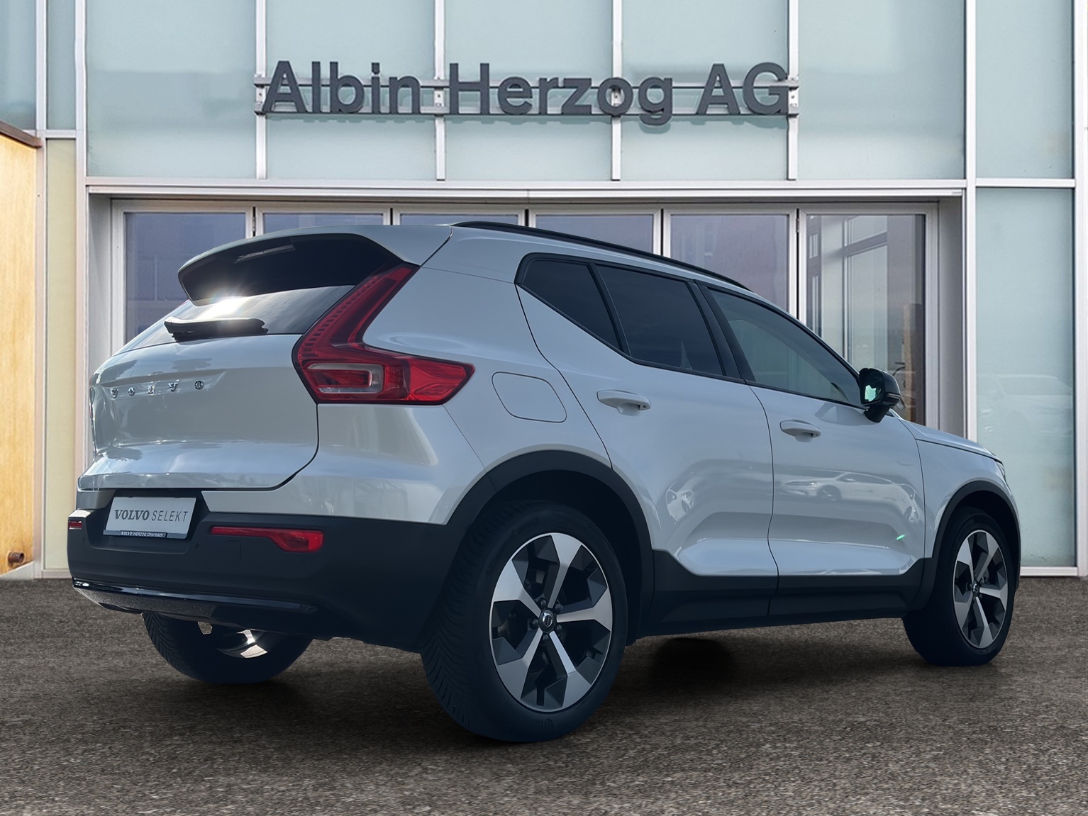 VOLVO XC40 2.0 B4 MH Plus Dark-image-3