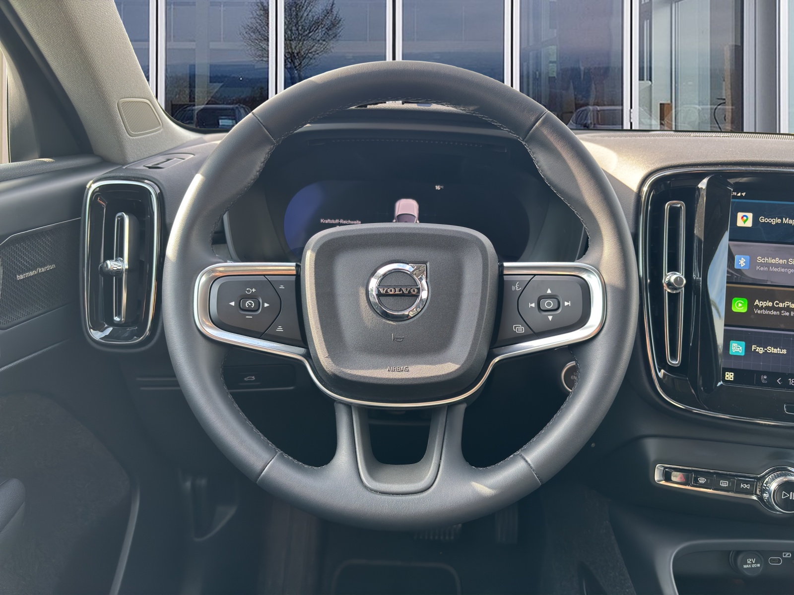VOLVO XC40 2.0 B4 MH Plus Dark-image-11