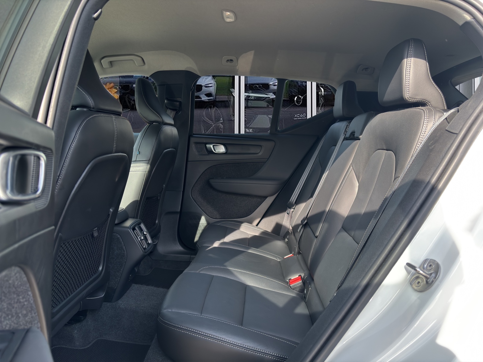 VOLVO XC40 2.0 B4 MH Plus Dark-image-7