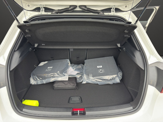 MERCEDES-BENZ A 250 e EQ Star 8G-DCT-image-12