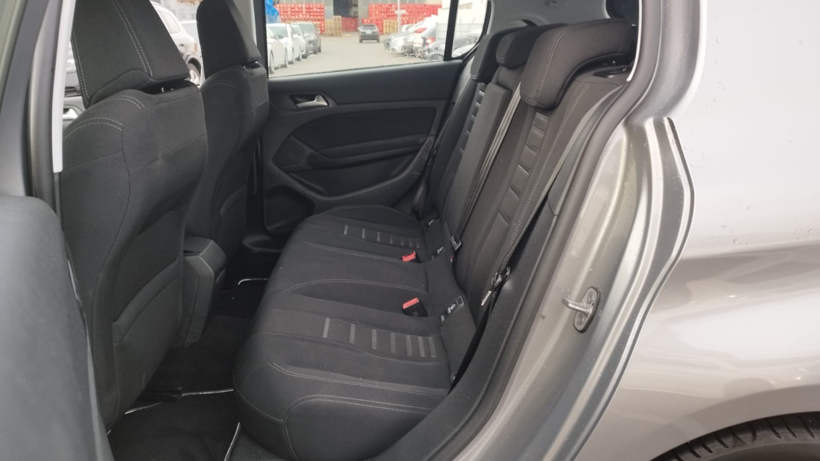 PEUGEOT 308 1.2 THP Allure Automatic-image-6