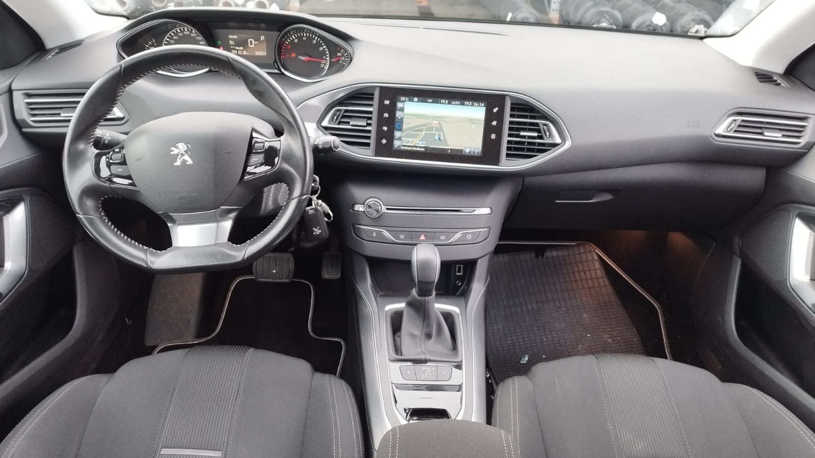 PEUGEOT 308 1.2 THP Allure Automatic-image-7