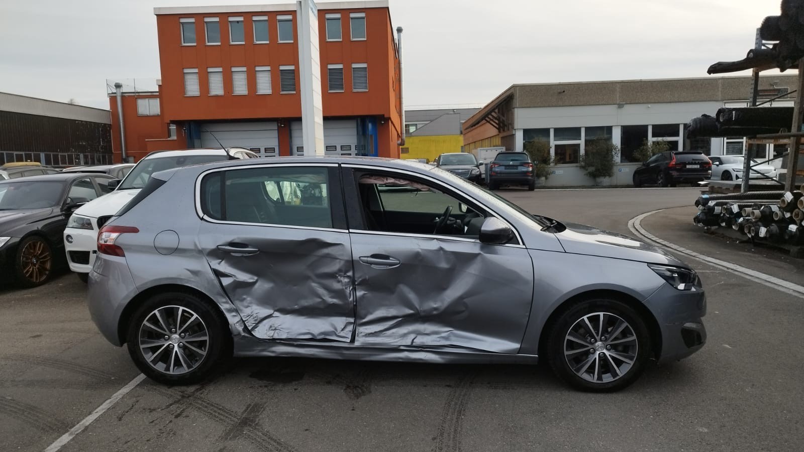 PEUGEOT 308 1.2 THP Allure Automatic-image-5