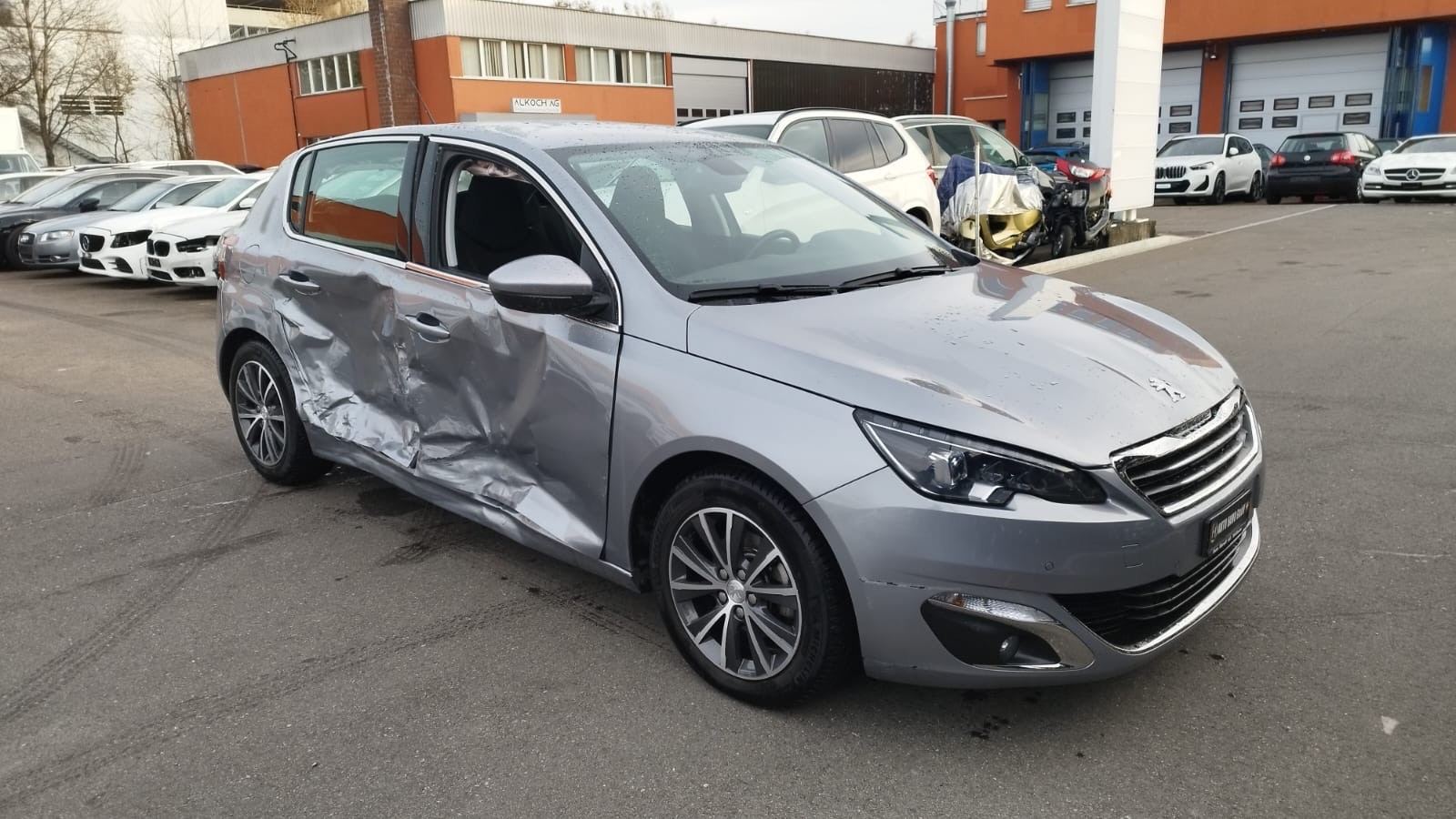 PEUGEOT 308 1.2 THP Allure Automatic-image-4