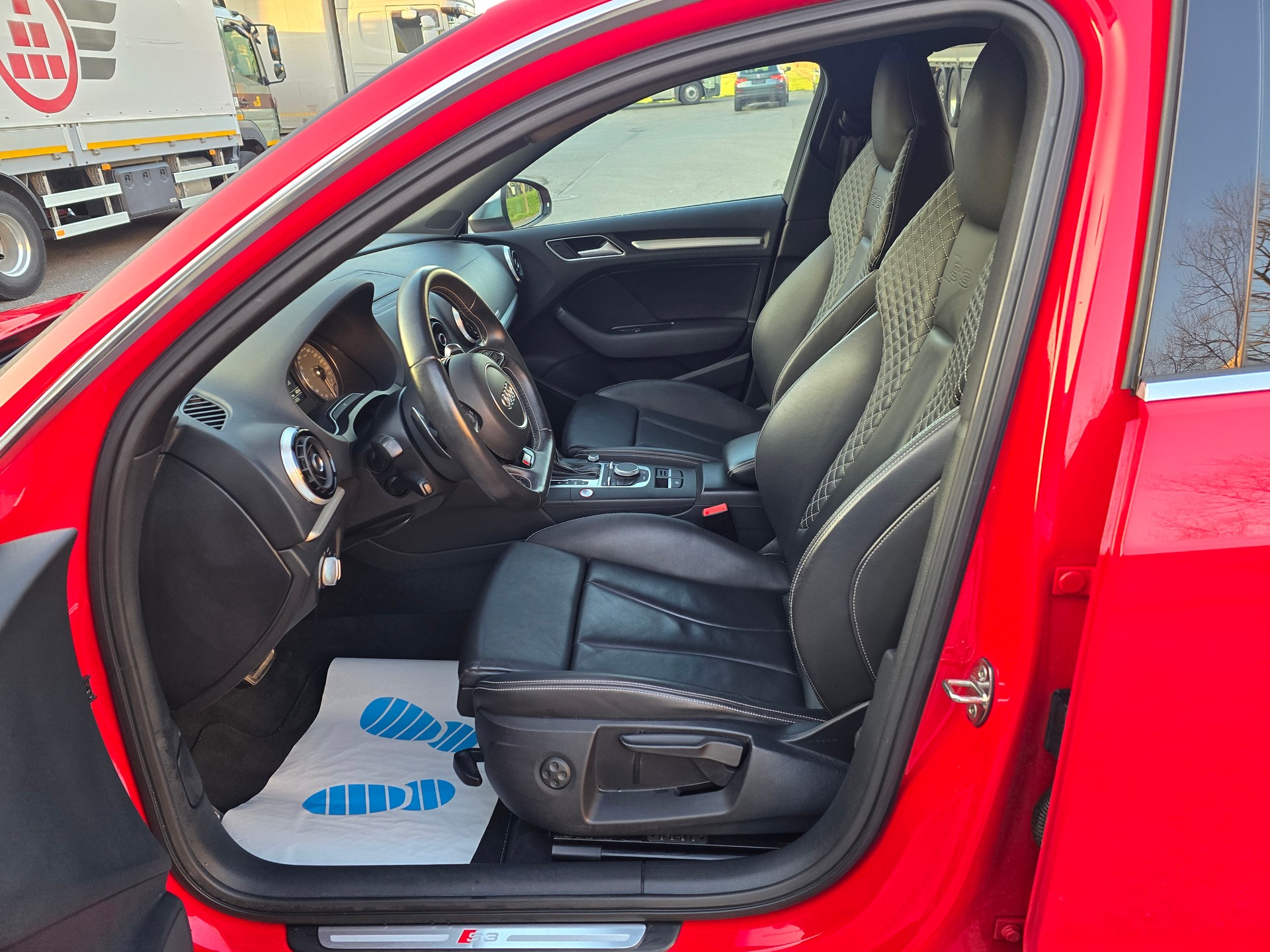 AUDI S3 Sportback 2.0 TFSI quattro S-tronic-image-11