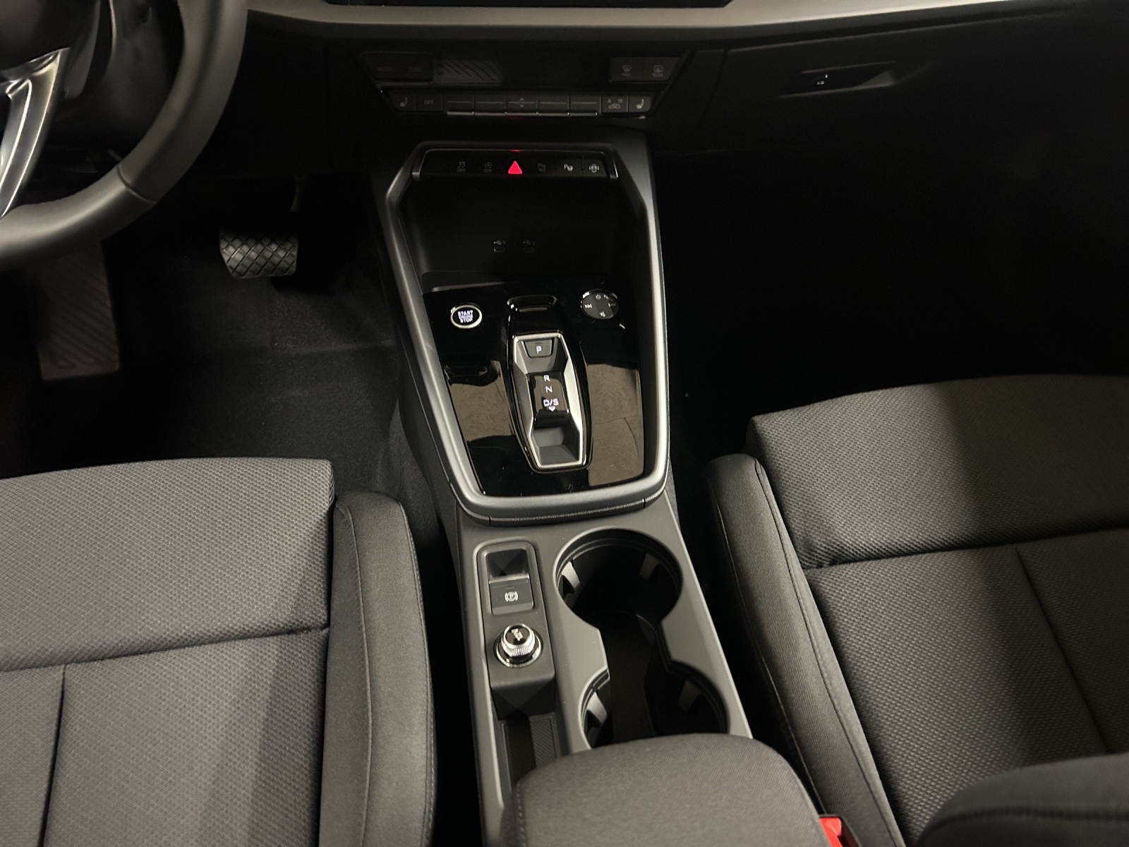 AUDI A3 Sportback TFSI 110 kW S line Attraction S tronic-image-9