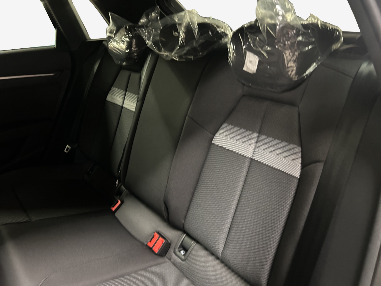 AUDI A3 Sportback TFSI 110 kW S line Attraction S tronic-image-11