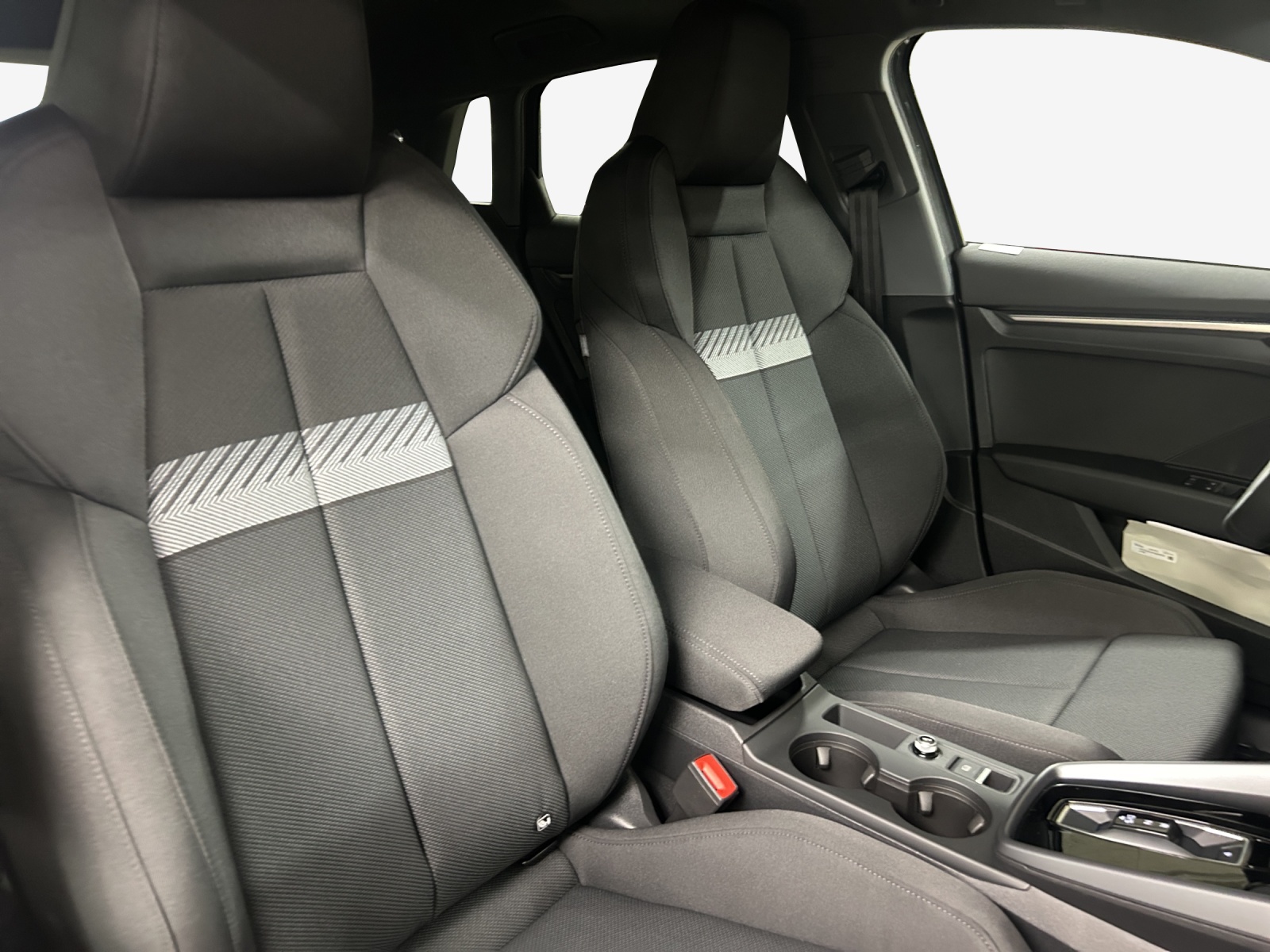 AUDI A3 Sportback TFSI 110 kW S line Attraction S tronic-image-14