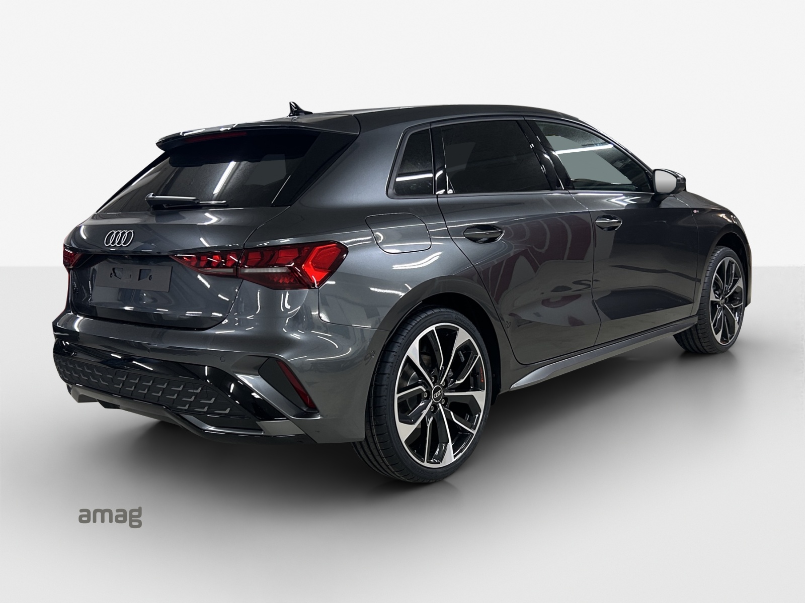 AUDI A3 Sportback TFSI 110 kW S line Attraction S tronic-image-5
