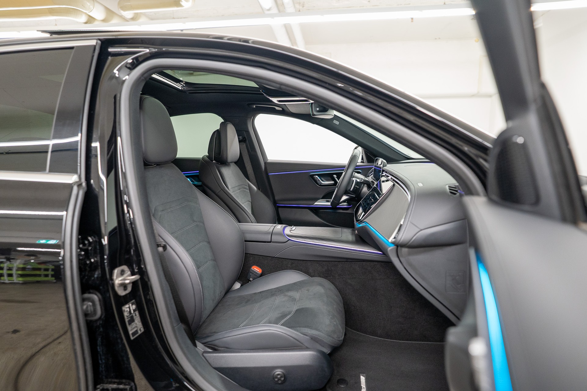 MERCEDES-BENZ E 450 AMG Line 4matic / Panorama-Schiebedach / 360° Kamera / Memory Sitze-image-14